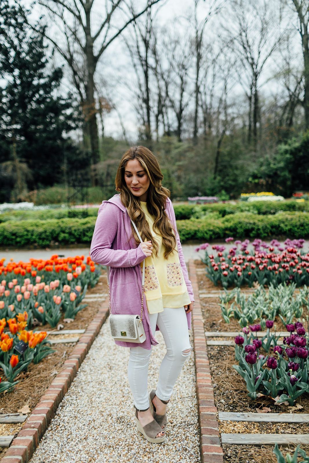 How to Layer Clothing for Spring by fashion blogger Laura from Walking in Memphis in High Heels