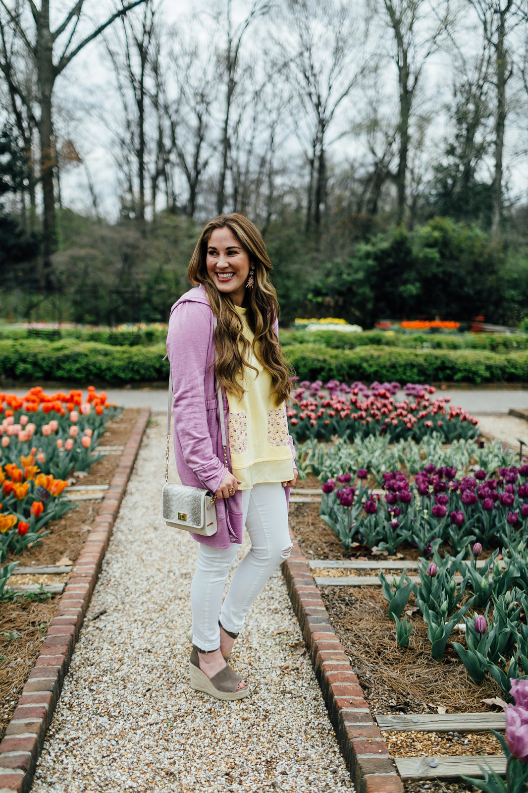 How to Layer Clothing for Spring by fashion blogger Laura from Walking in Memphis in High Heels