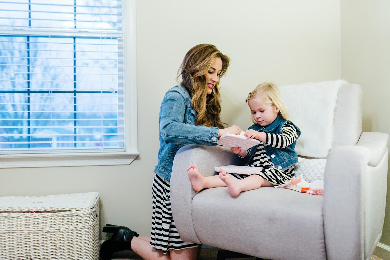 The Easiest Way For Reading To Children Everyday by popular blogger Laura of Walking in Memphis in High Heels