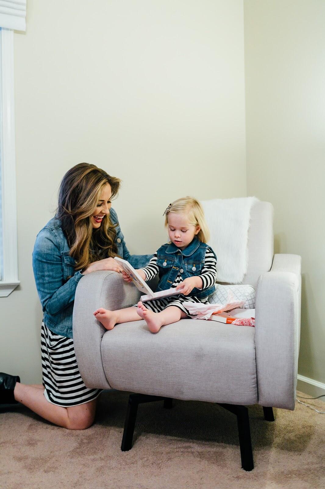 The Easiest Way For Reading To Children Everyday by popular blogger Laura of Walking in Memphis in High Heels