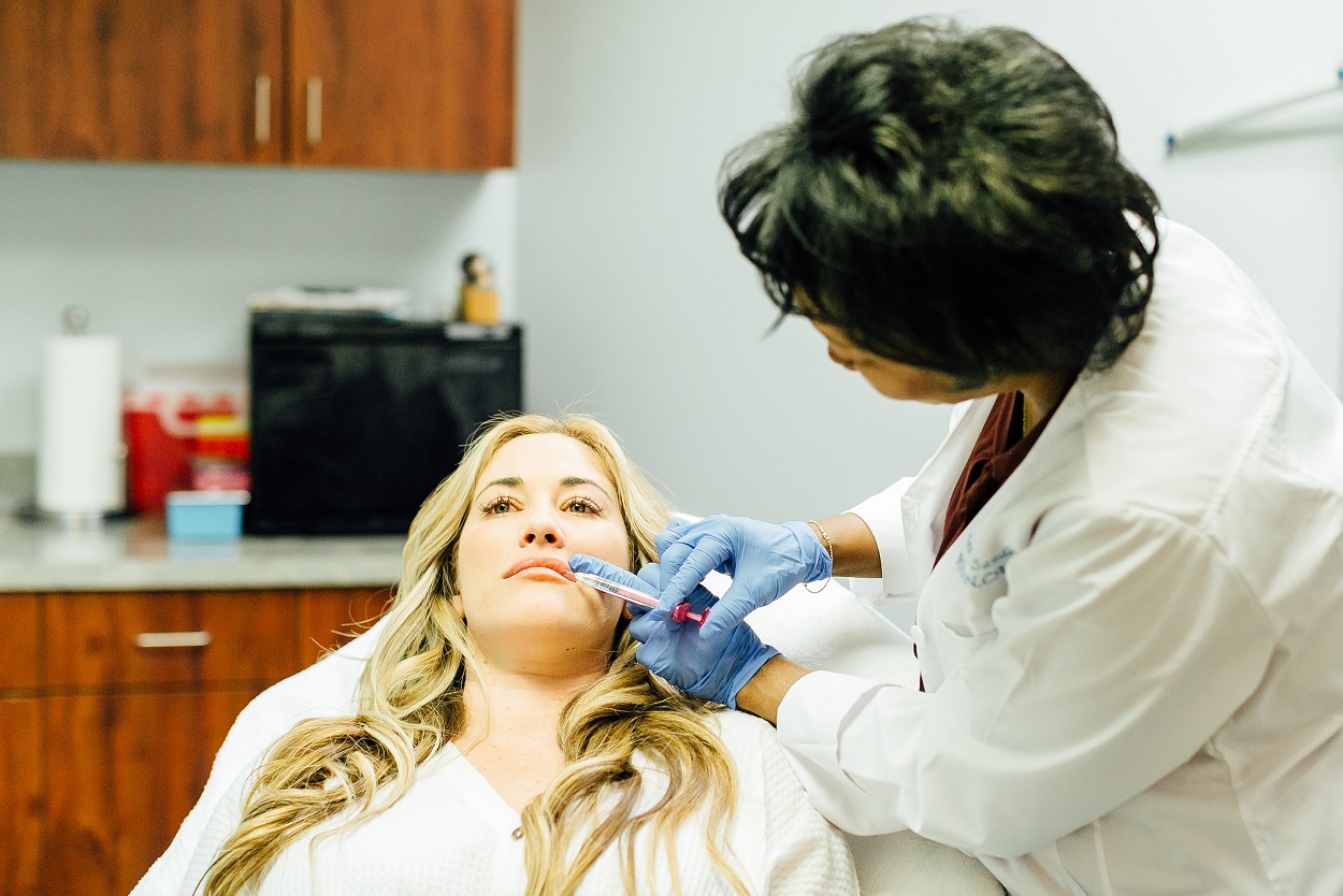 What It's Like to Get Juvederm Lip Fillers by popular beauty blogger Walking in Memphis in High Heels