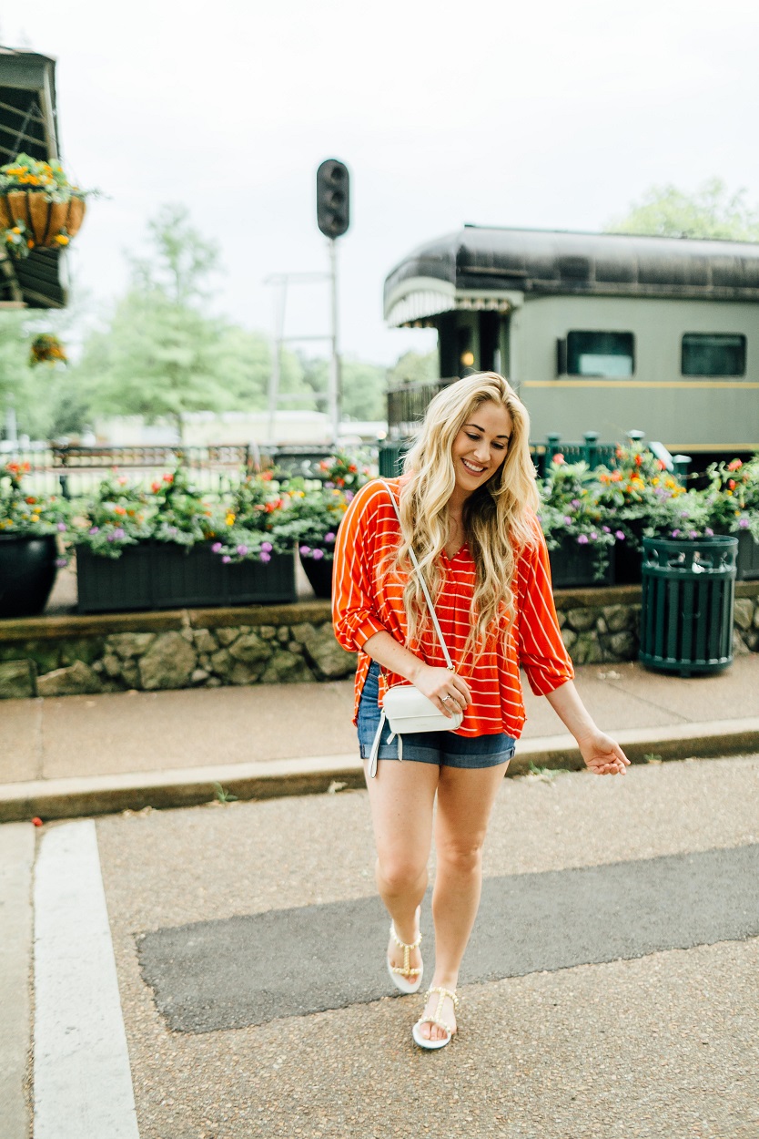 The Perfect Casual Look for the Weekend featured by popular fashion blogger, Walking in Memphis in High Heels