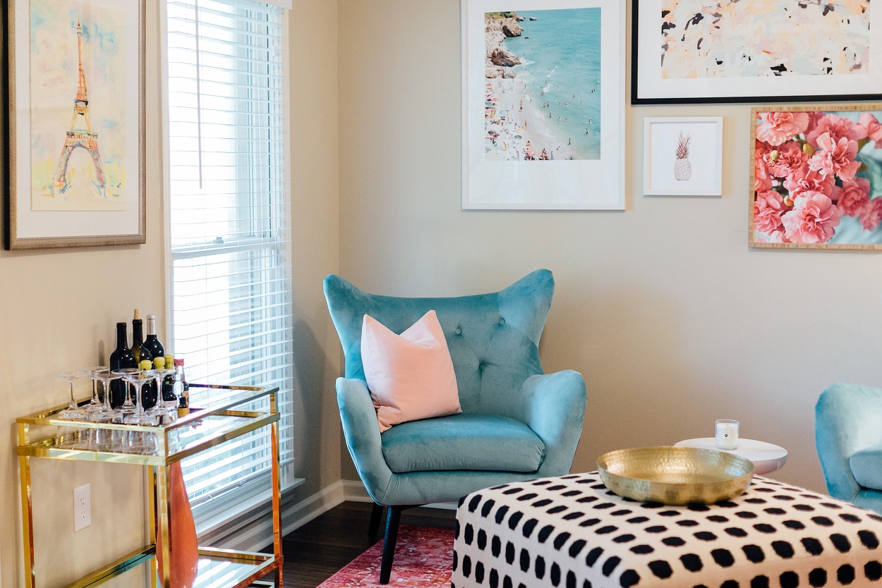 How to Decorate that Empty Room in Your House featured by popular lifestyle blogger, Walking in Memphis in High Heels