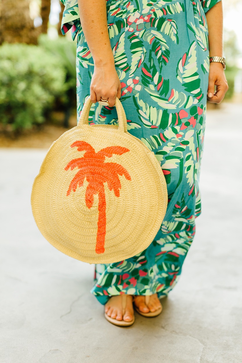 The Perfect Summer Caftan from Escapada Living featured by popular fashion blogger, Walking in Memphis in High Heels