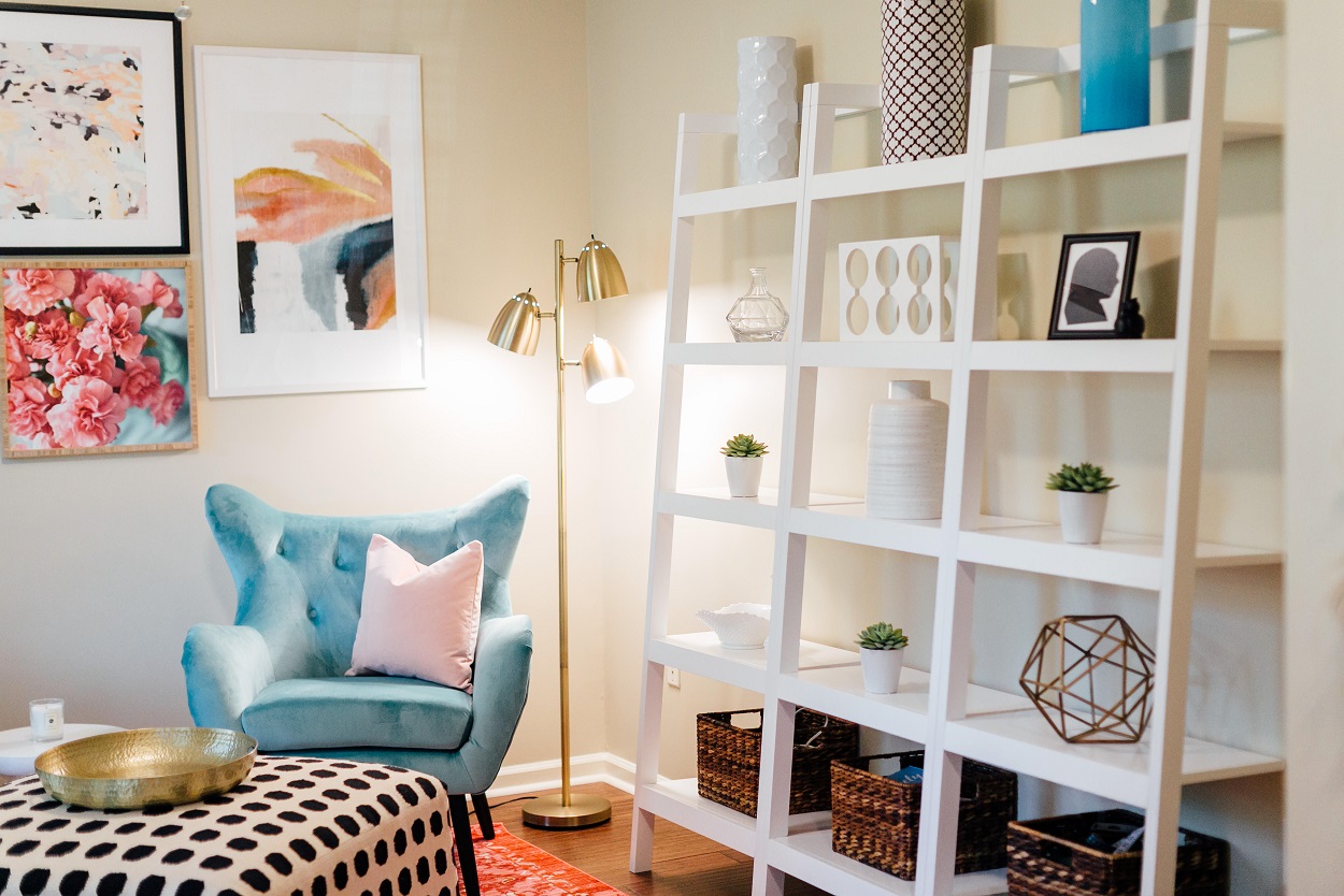 How to Decorate that Empty Room in Your House featured by popular lifestyle blogger, Walking in Memphis in High Heels