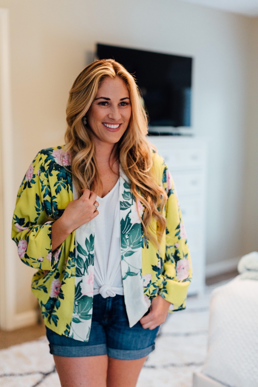 Cute Anthropologie floral kimono featured by popular style blogger, Walking in Memphis in High Heels