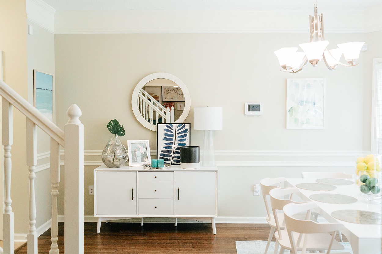 Refreshing Summer Home Decor for Dining Room & Kitchen featured by popular lifestyle blogger, Walking in Memphis in High Heels