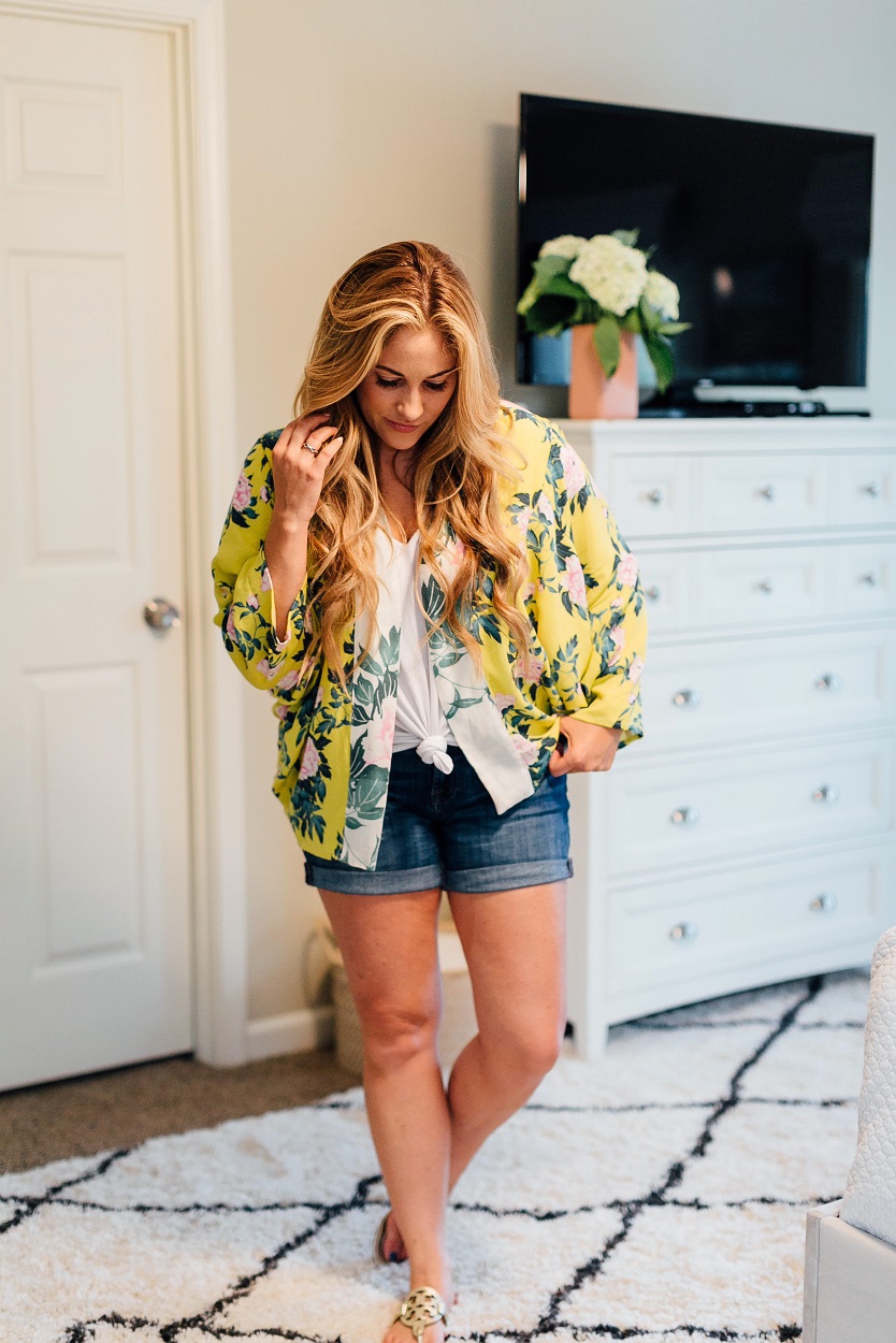 Cute Anthropologie floral kimono featured by popular style blogger, Walking in Memphis in High Heels