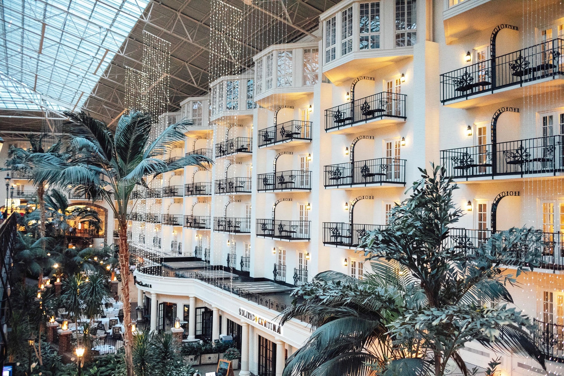 Things to do at Gaylord Opryland in Nashville featured by popular travel blogger, Walking in Memphis in High Heels