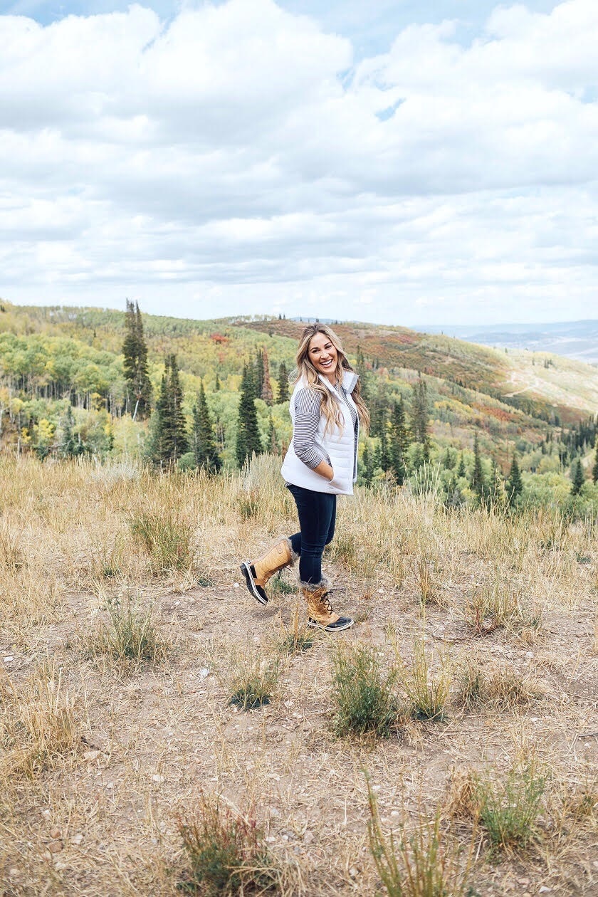 Top Places to Go Hiking in the Fall featured by top travel blogger, Walking in Memphis in High Heels: Park City