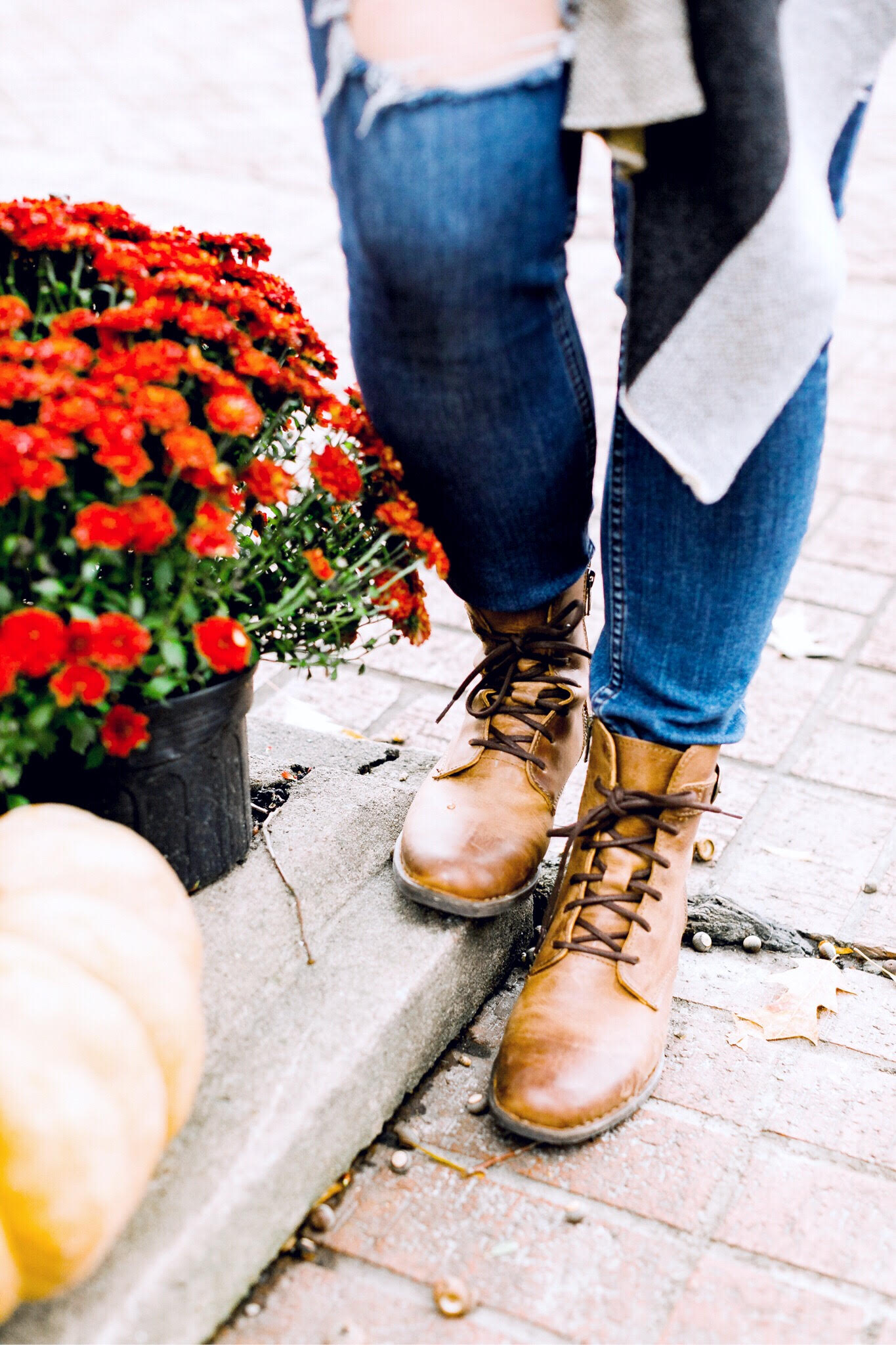 Fashion | Zappos | The Perfect Comfortable Boots to Wear all Fall & Winter featured by top fashion blog Walking in Memphis in High Heels