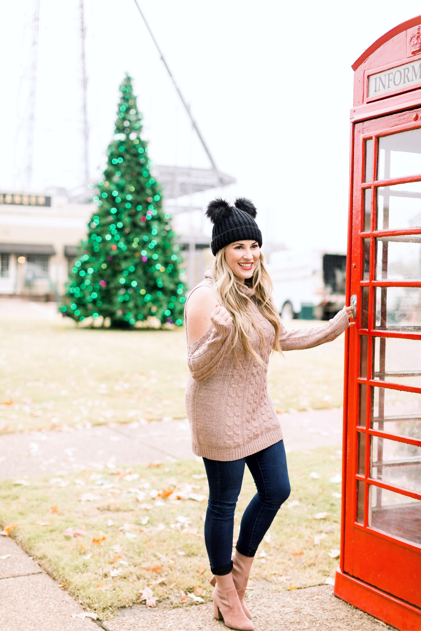 Holidays | Fashion | Trend Spin Linkup - Winter Style featured by top fashion blog Walking in Memphis in High Heels 