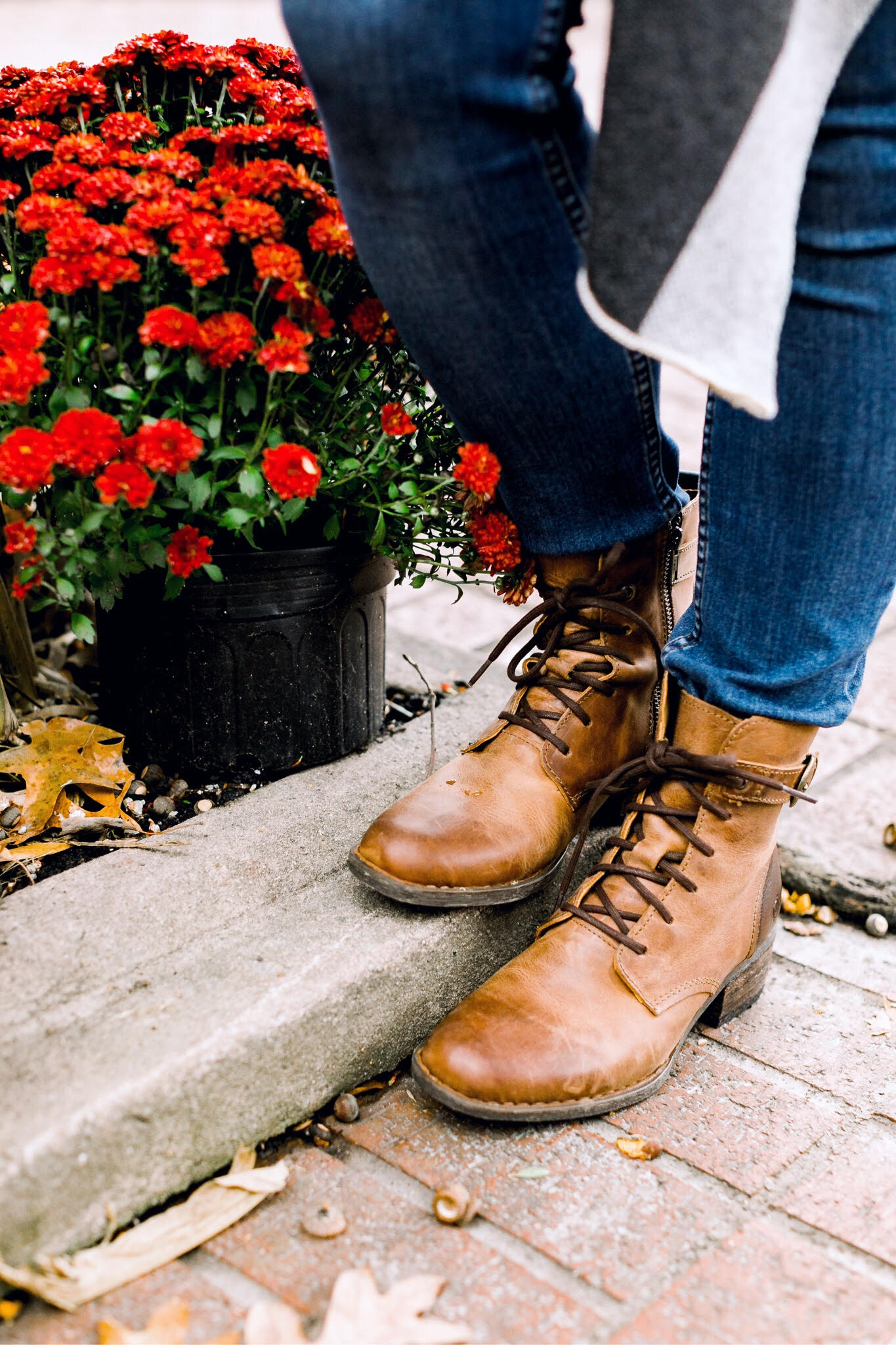 Fashion | Zappos | The Perfect Comfortable Boots to Wear all Fall & Winter featured by top fashion blog Walking in Memphis in High Heels
