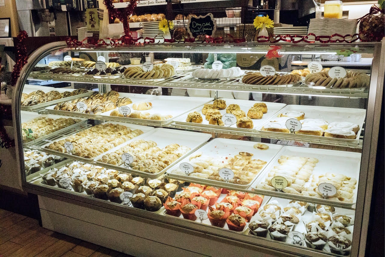 The Best Things to Do in Ruidoso, NM in Winter featured by top US travelb log, Walking in Memphis in High Heels: visit the Cornerstone Bakery