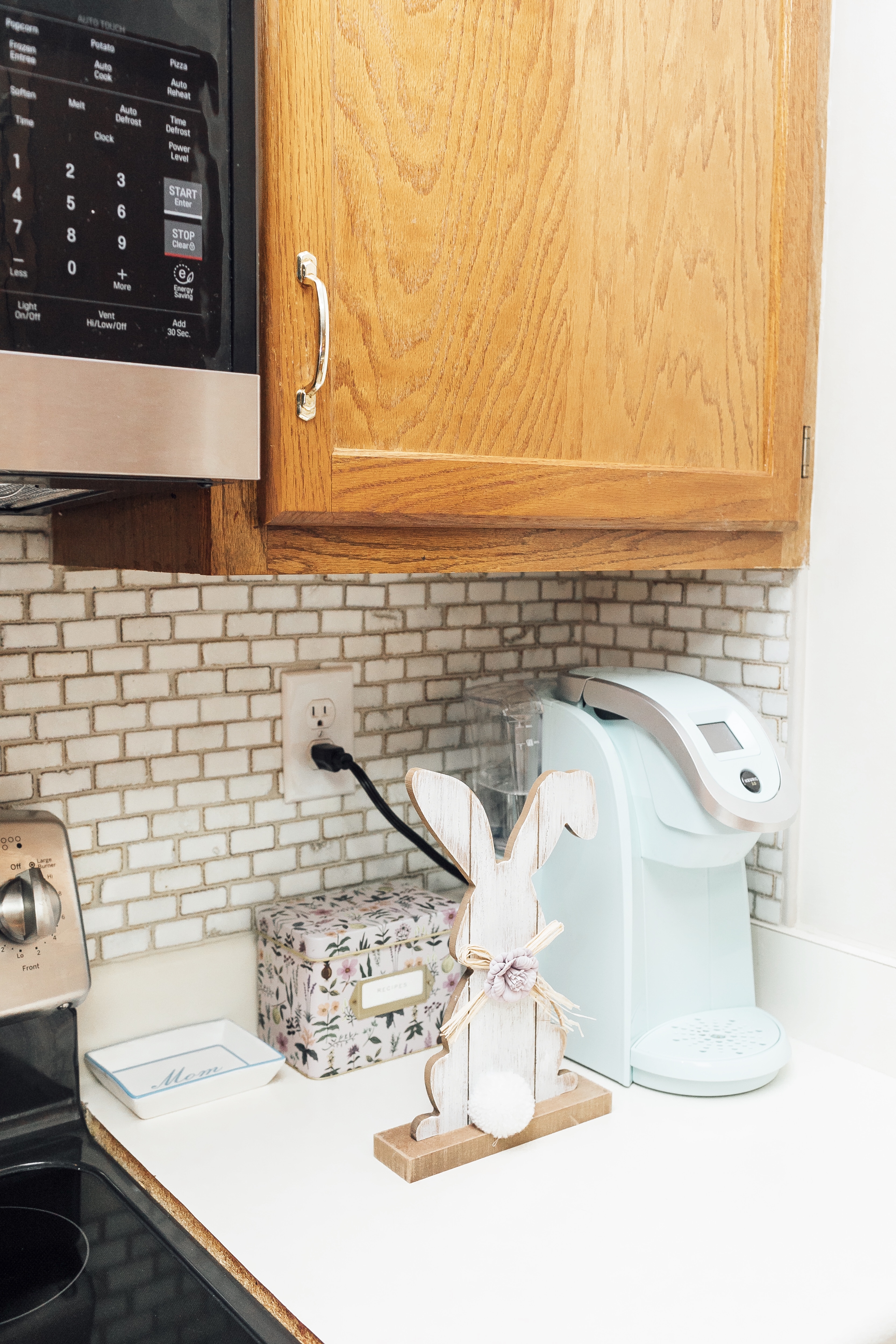 How to Update Your Home on a Budget featured by top US lifestyle blog, Walking in Memphis in High Heels: new kitchen backsplash