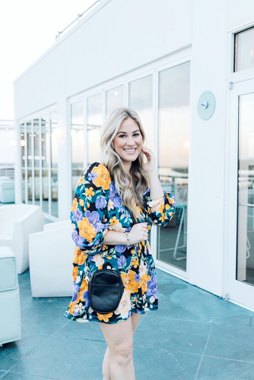 Hu Hotel review featured by top Memphis blog, Walking in Memphis in High Heels: image of a woman wearing a Tularosa mini floral dress, Steve Madden dress sandals and a Kate Spade smart phone crossbody bag.