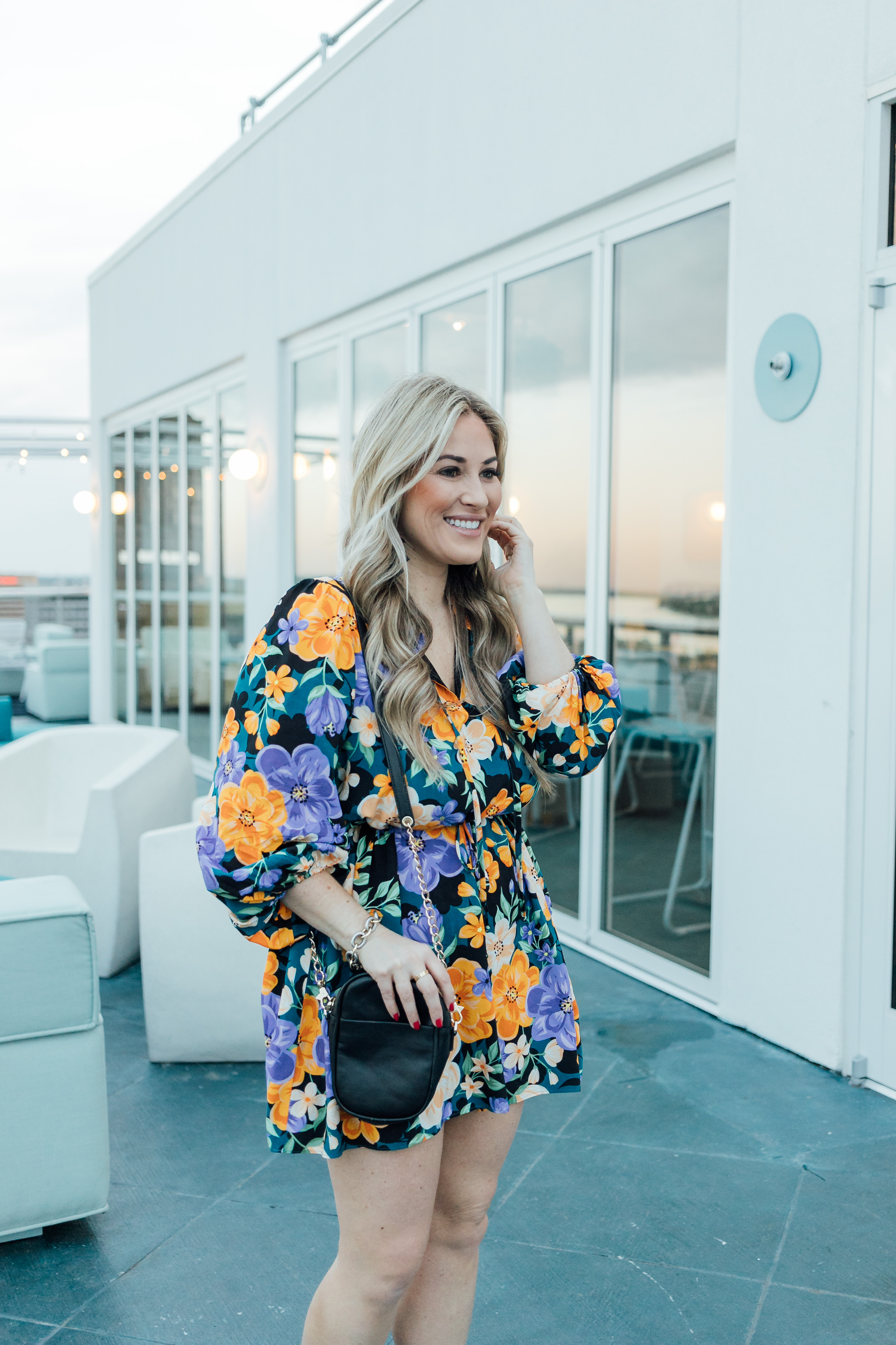 Hu Hotel review featured by top Memphis blog, Walking in Memphis in High Heels: image of a woman wearing a Tularosa mini floral dress, Steve Madden dress sandals and a Kate Spade smart phone crossbody bag.