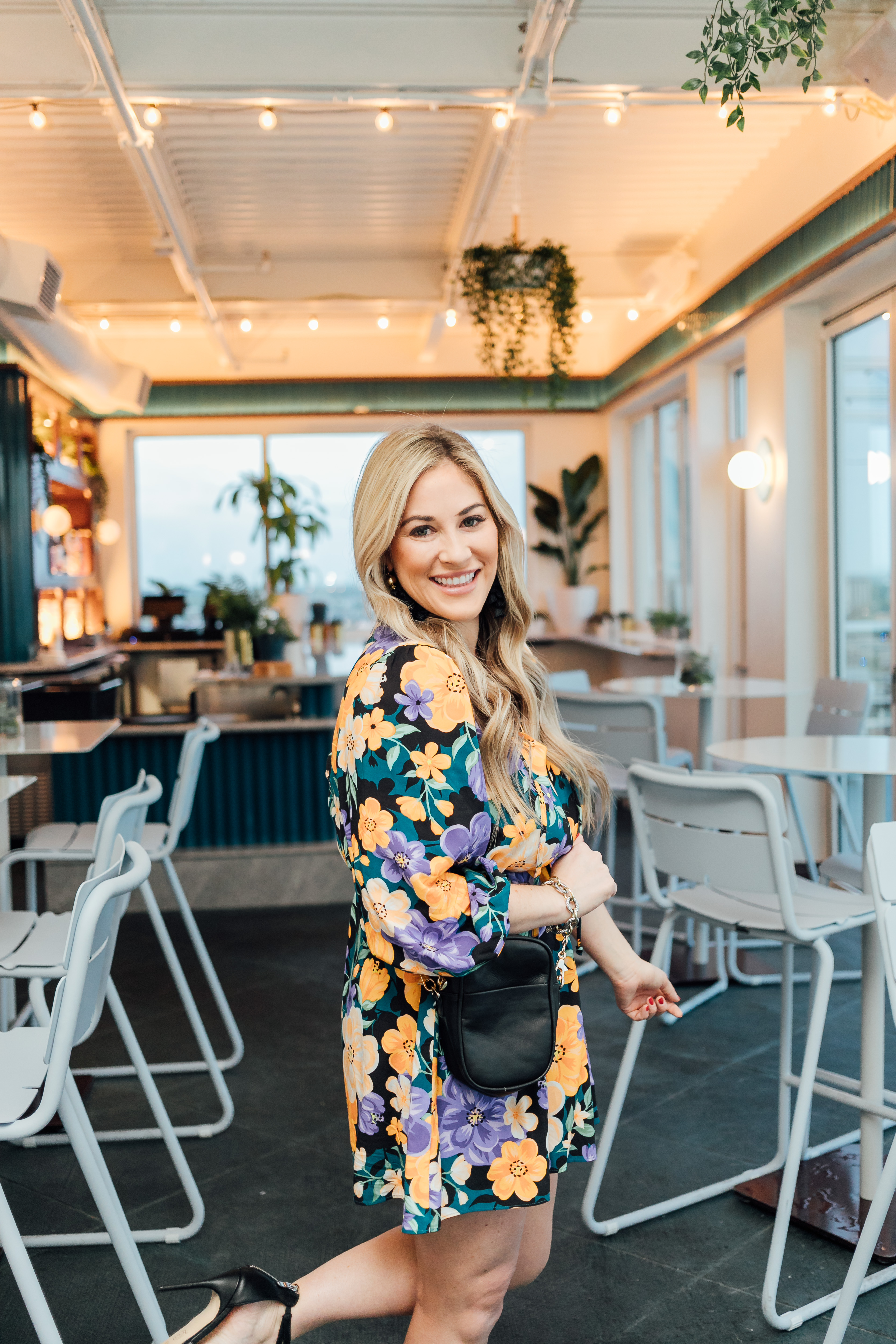 Hu Hotel review featured by top Memphis blog, Walking in Memphis in High Heels: image of a woman wearing a Tularosa mini floral dress, Steve Madden dress sandals and a Kate Spade smart phone crossbody bag.