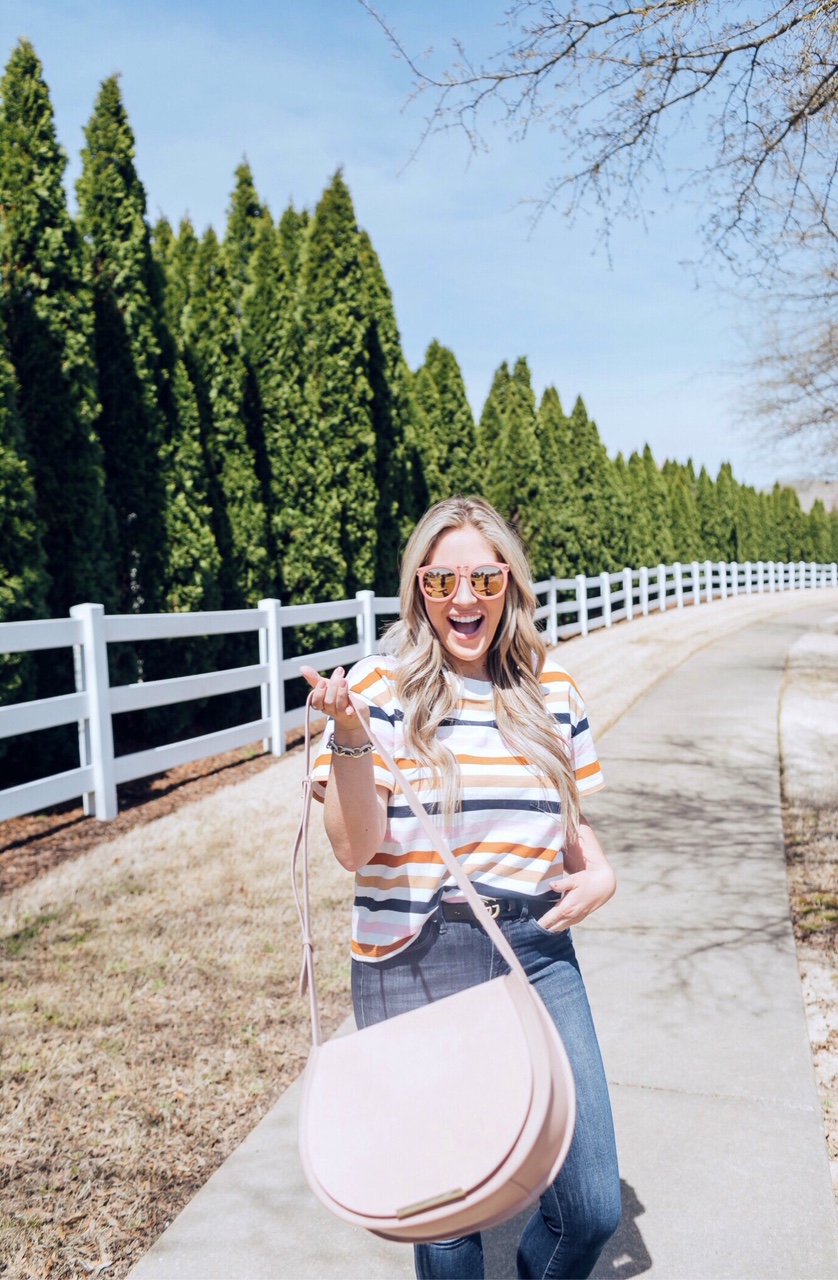 Comfortiva sandals giveaway hosted by top US fashion blog, Walking in Memphis in High Heels: image of a woman wearing a Madewell striped tee, Good American skinny jeans, Karen Walker sunglasses, a Cuyana saddle bag and Comfortiva blush gladiator sandals