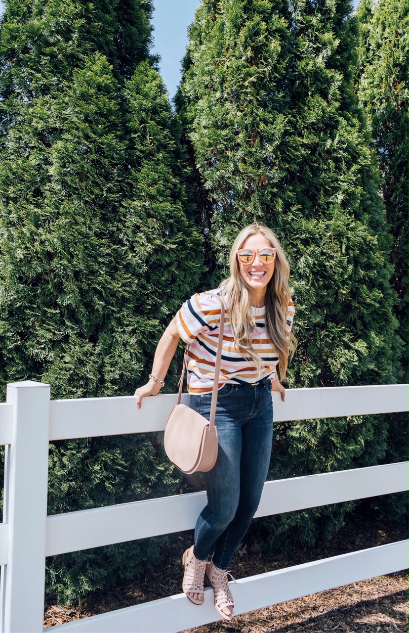 Comfortiva sandals giveaway hosted by top US fashion blog, Walking in Memphis in High Heels: image of a woman wearing a Madewell striped tee, Good American skinny jeans, Karen Walker sunglasses, a Cuyana saddle bag and Comfortiva blush gladiator sandals