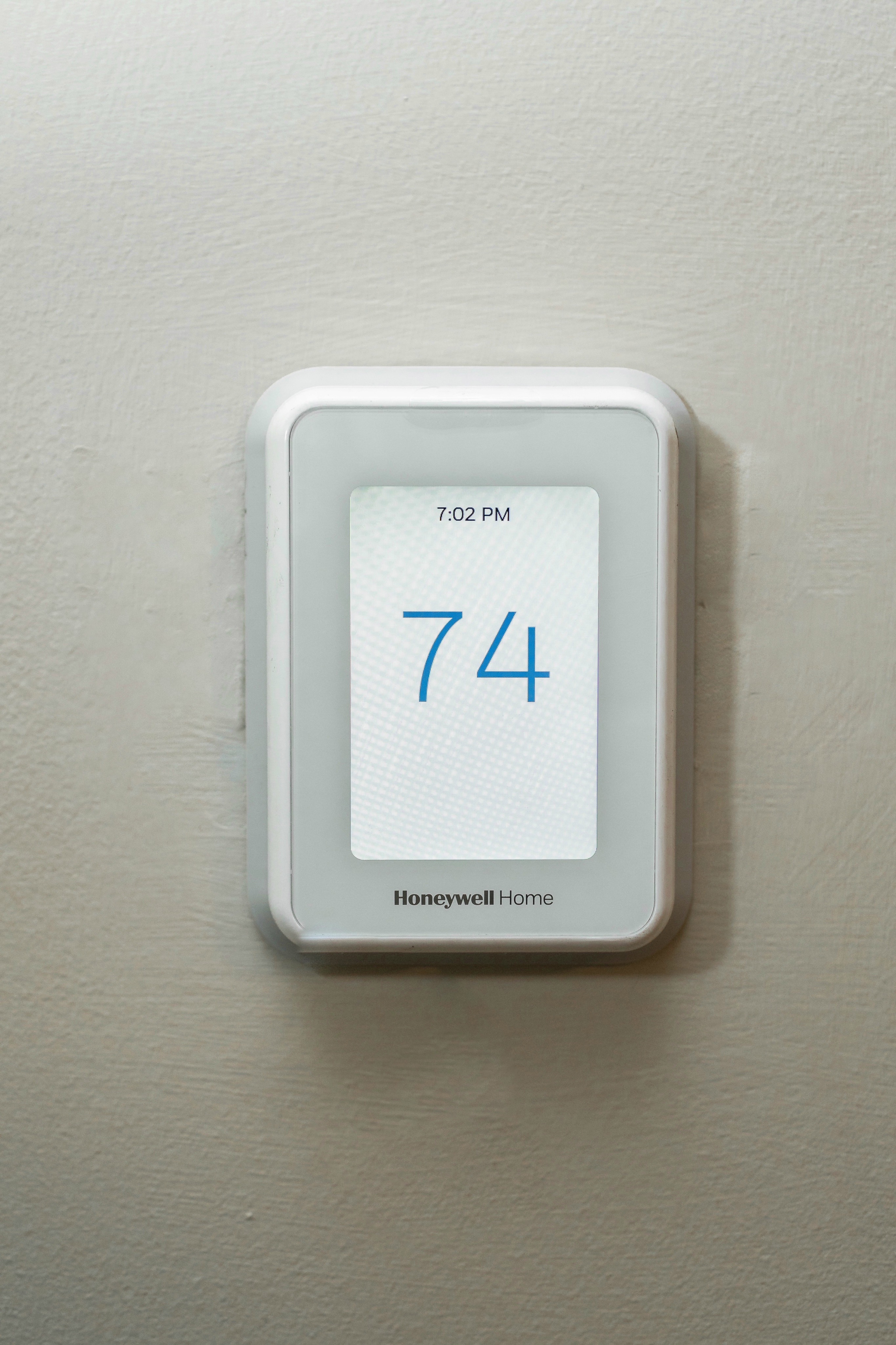 Benefits of a smart thermostat in your home featured by top US lifestyle blog, Walking in Memphis in High Heels: image of the Honeywell Home T9 Smart Thermostat review