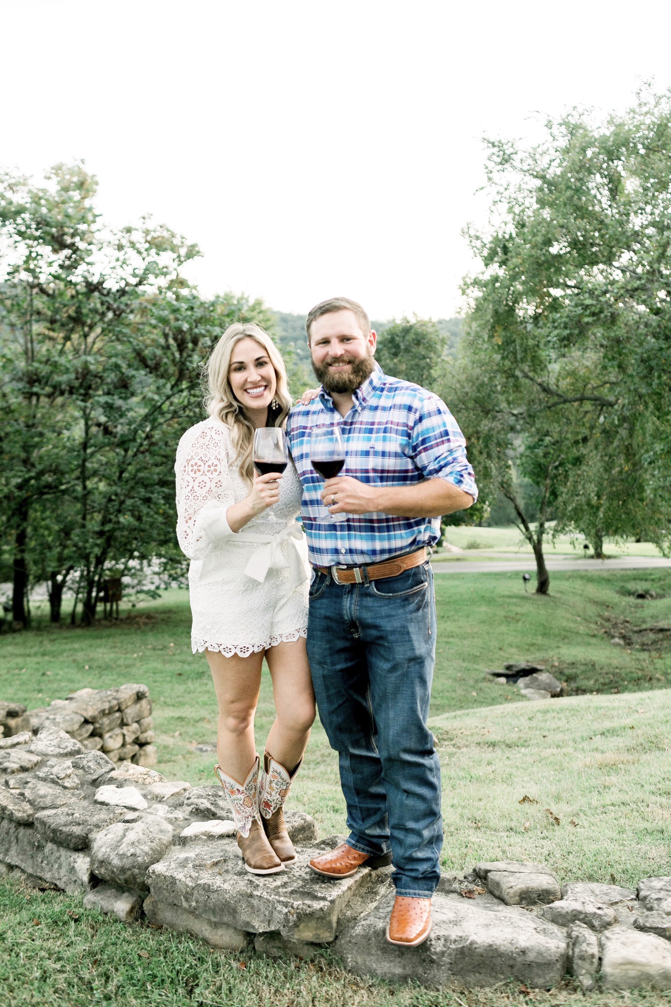 Rustic Wedding Reception in Branson MO featured by top Memphis lifestyle blog, Walking in Memphis in High Heels.Rustic Wedding Reception in Branson MO featured by top Memphis lifestyle blog, Walking in Memphis in High Heels.