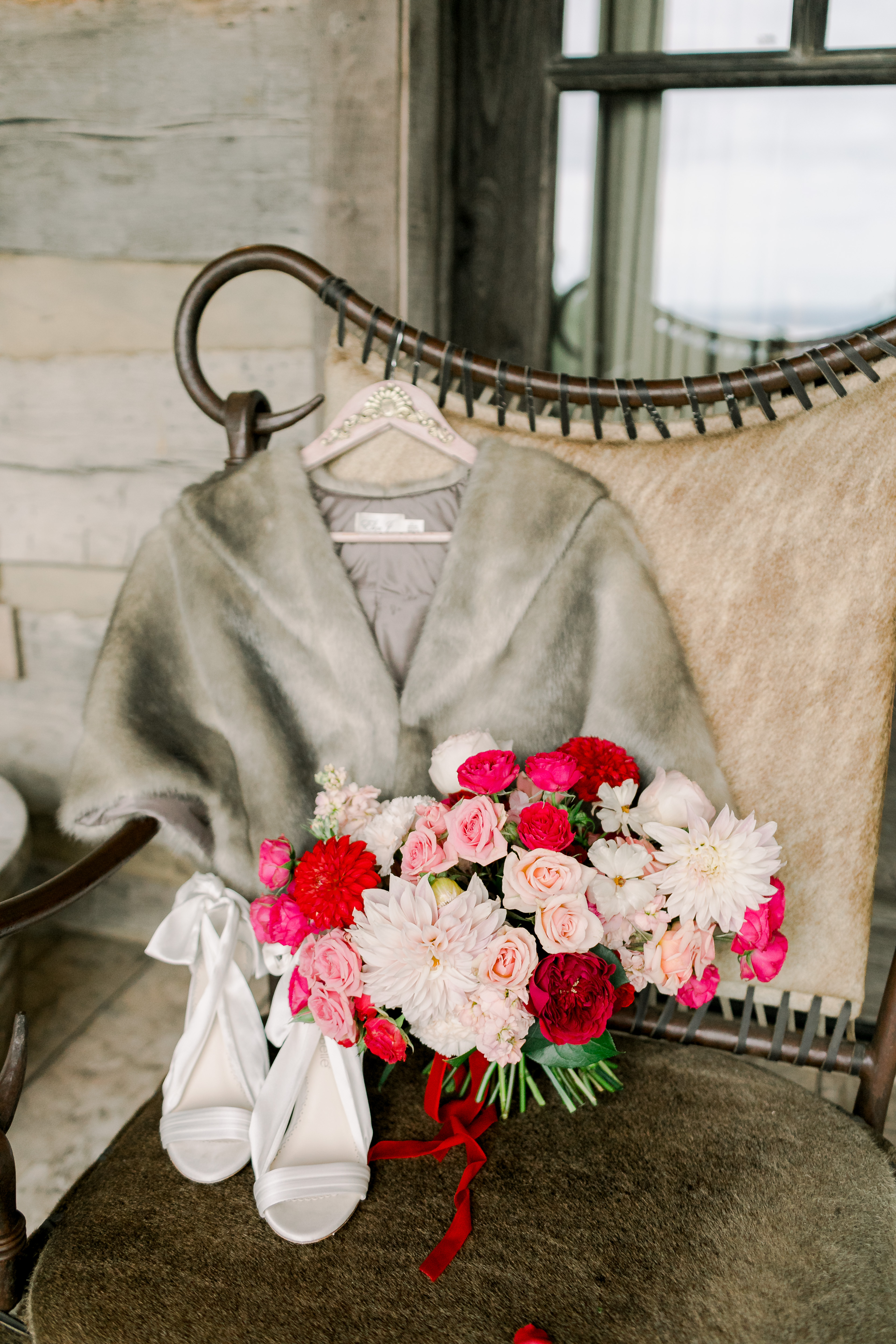 Rustic Fall Wedding in the Ozark Mountains in Branson, Missouri featured by top US lifestyle blog, Walking in Memphis in High Heels.