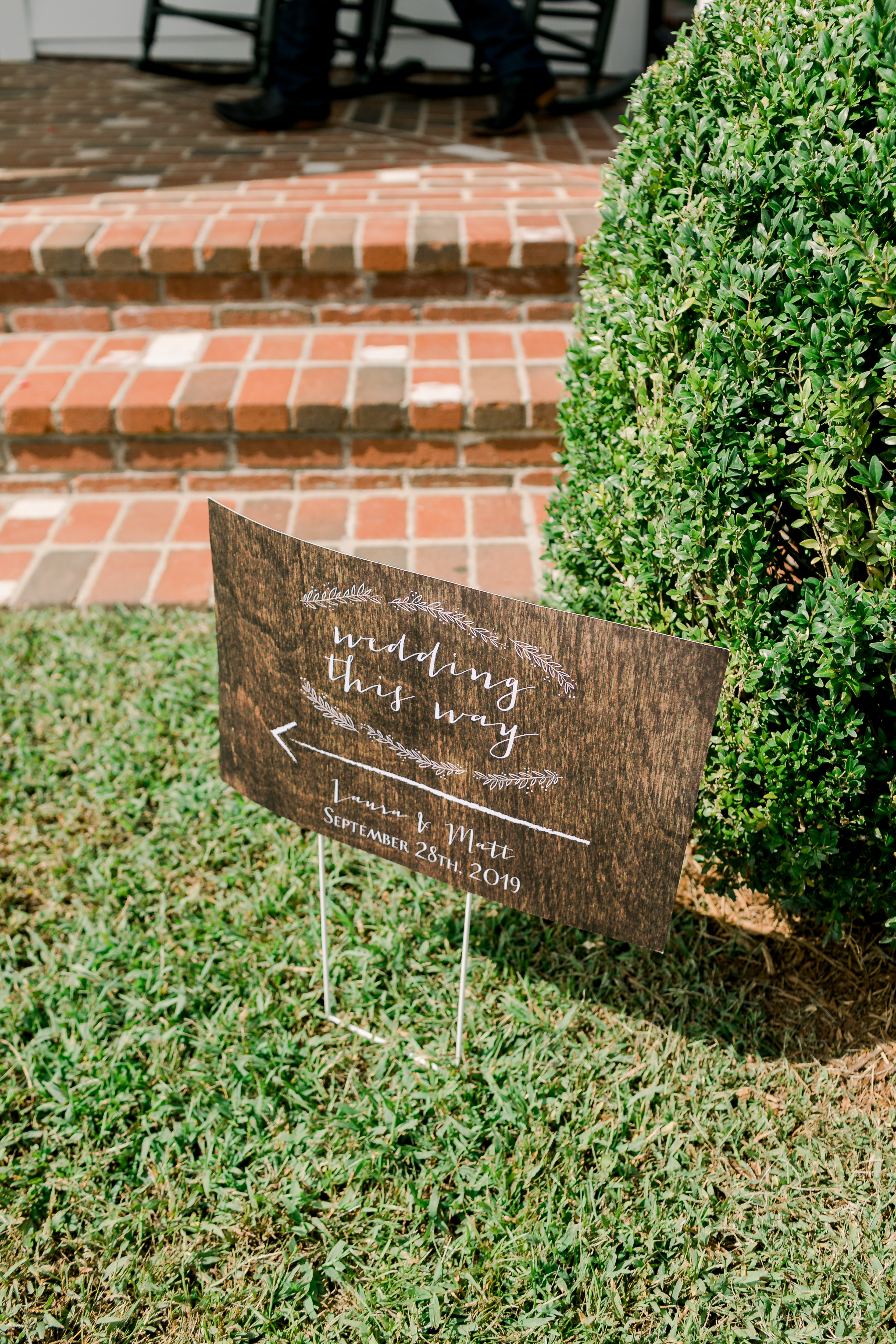 Rustic Fall Wedding in the Ozark Mountains in Branson, Missouri featured by top US lifestyle blog, Walking in Memphis in High Heels.