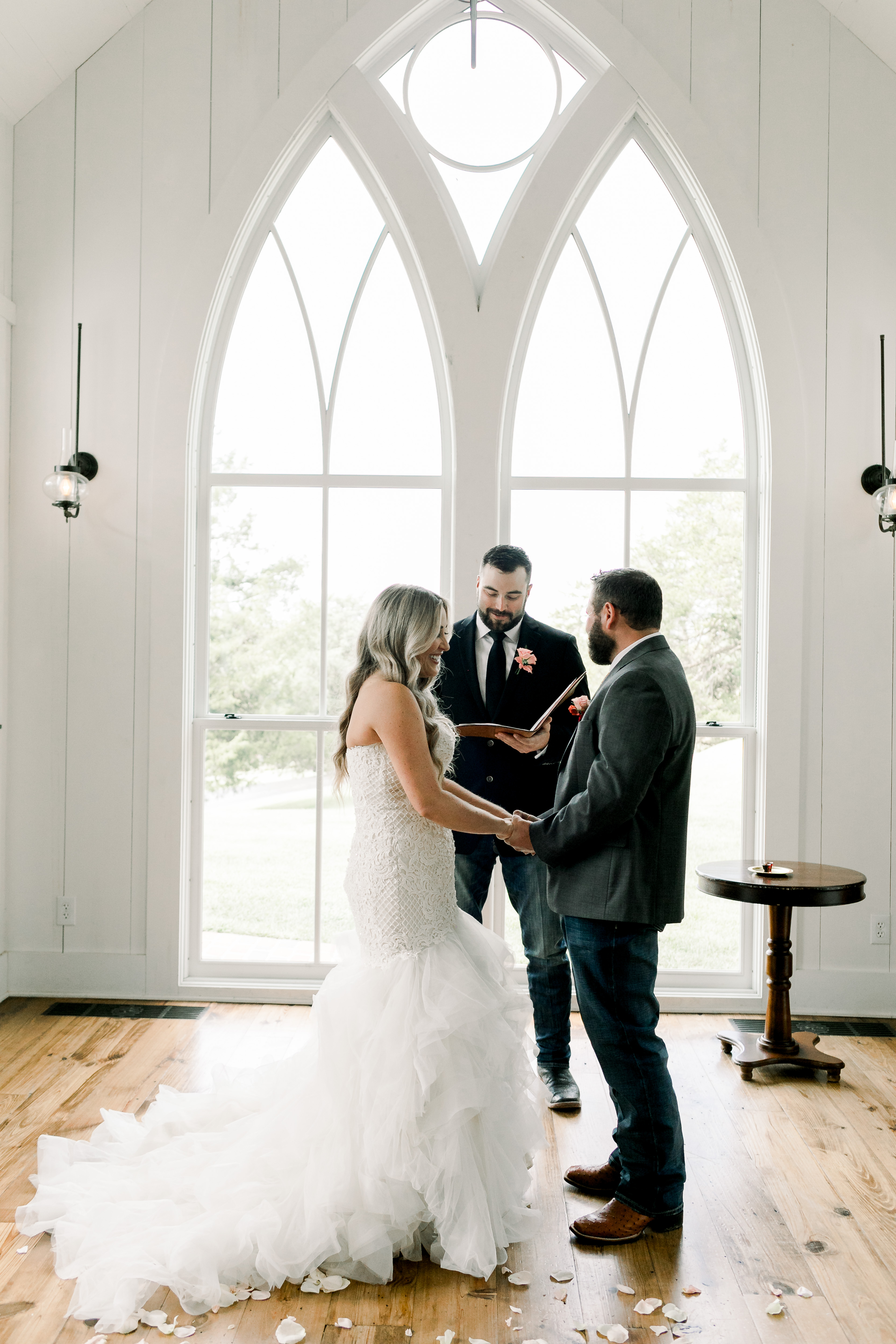 Rustic Fall Wedding in the Ozark Mountains in Branson, Missouri featured by top US lifestyle blog, Walking in Memphis in High Heels.