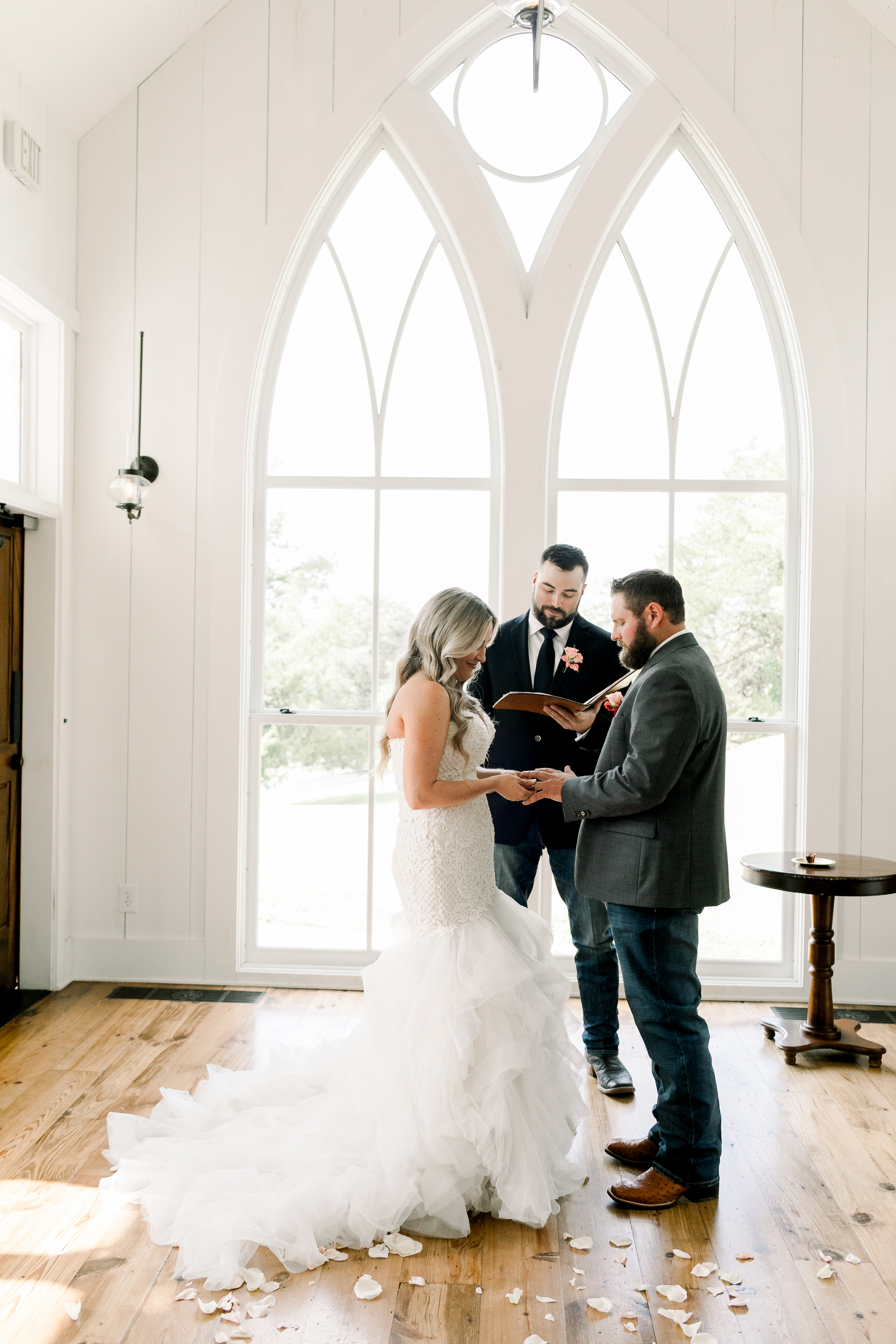 Rustic Fall Wedding in the Ozark Mountains in Branson, Missouri featured by top US lifestyle blog, Walking in Memphis in High Heels.