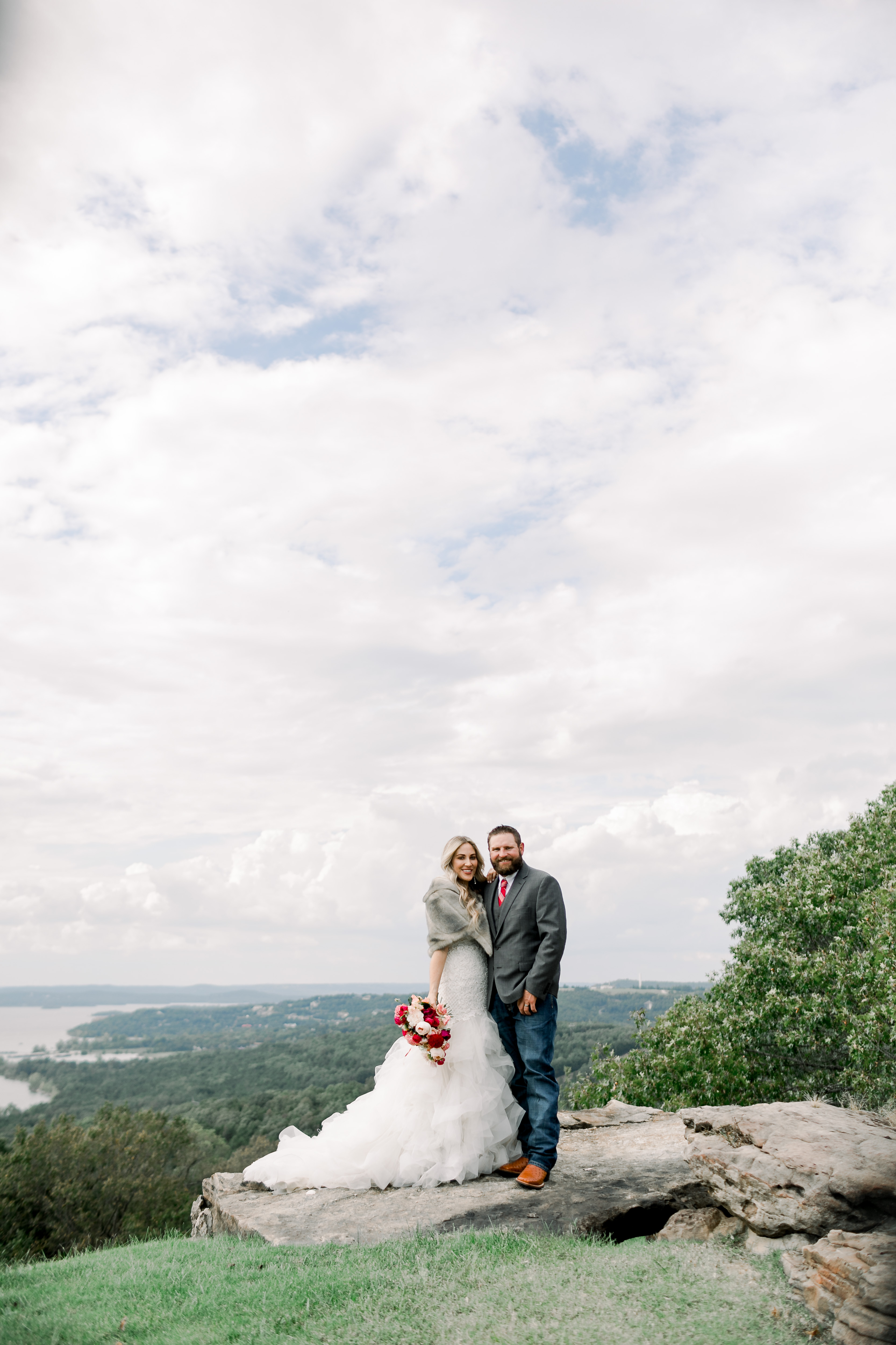 Rustic Fall Wedding in the Ozark Mountains in Branson, Missouri featured by top US lifestyle blog, Walking in Memphis in High Heels.