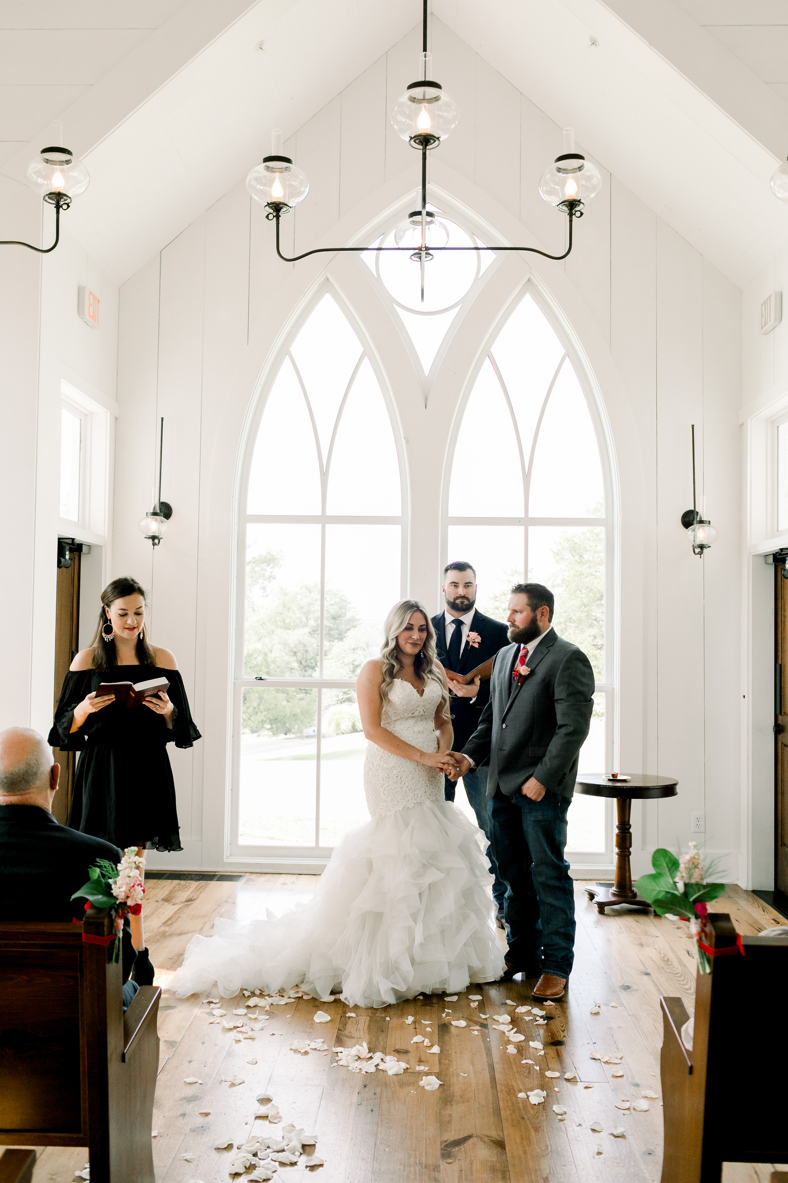 Rustic Fall Wedding in the Ozark Mountains in Branson, Missouri featured by top US lifestyle blog, Walking in Memphis in High Heels.