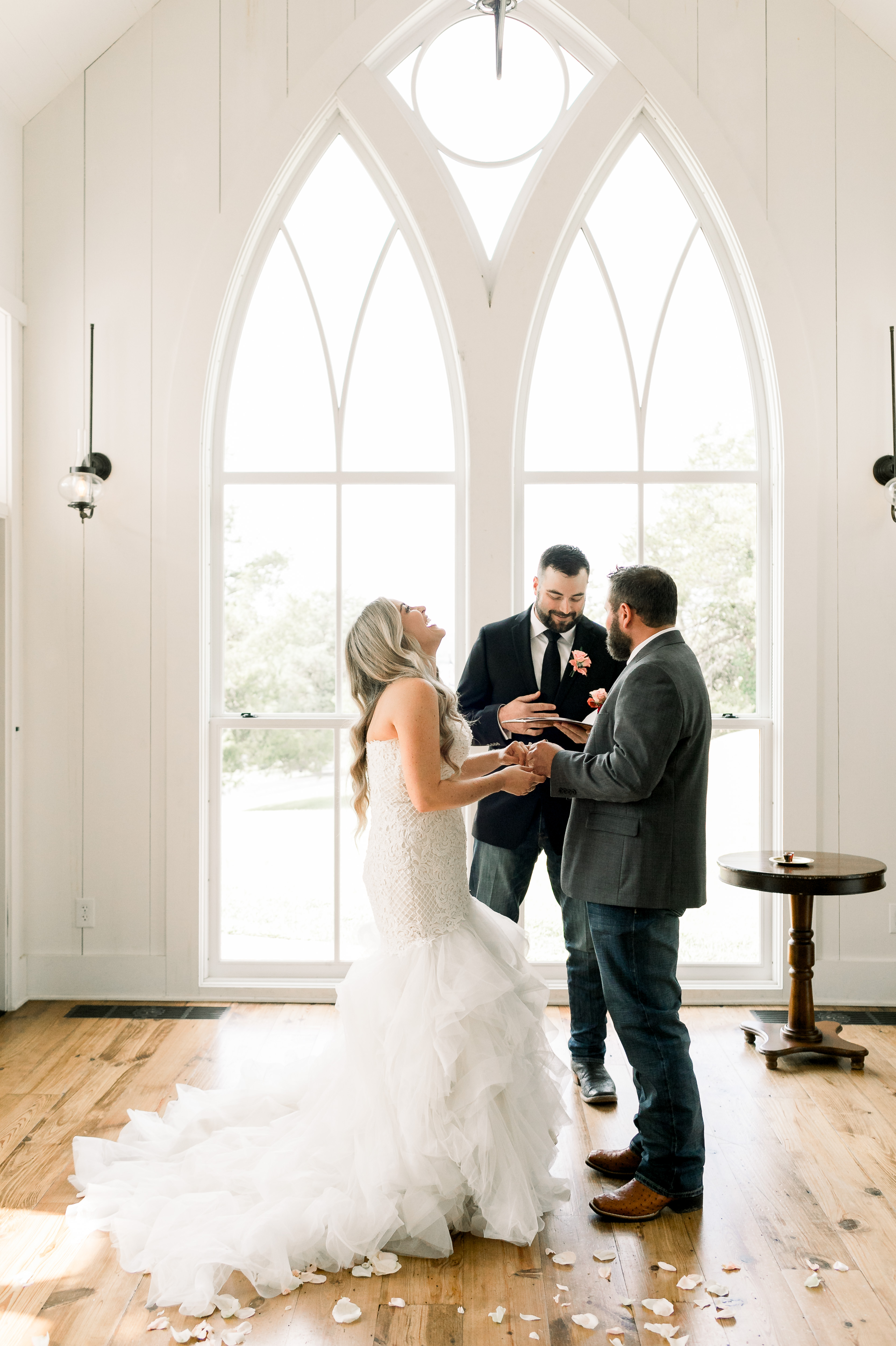 Rustic Fall Wedding in the Ozark Mountains in Branson, Missouri featured by top US lifestyle blog, Walking in Memphis in High Heels.