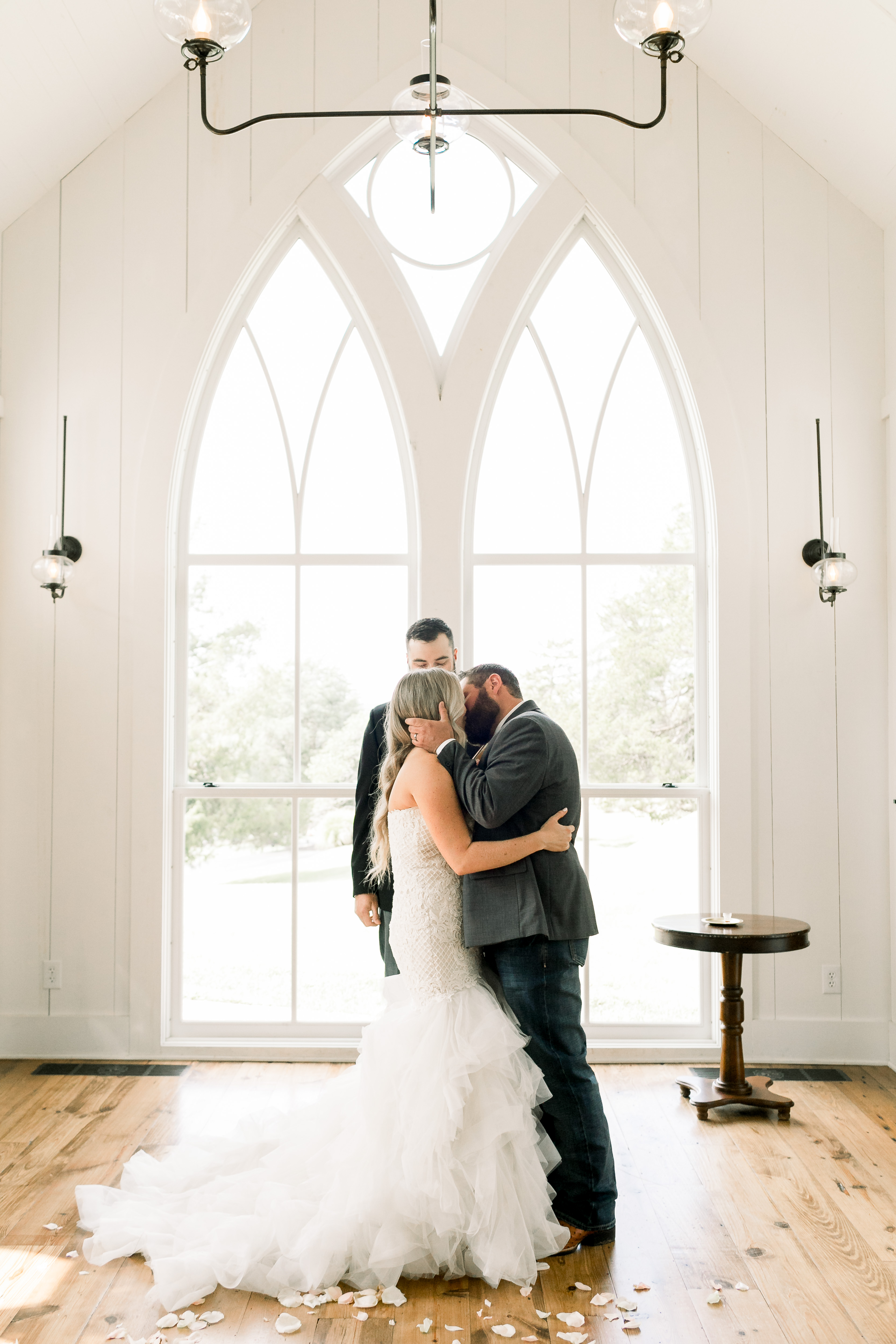 Rustic Fall Wedding in the Ozark Mountains in Branson, Missouri featured by top US lifestyle blog, Walking in Memphis in High Heels.