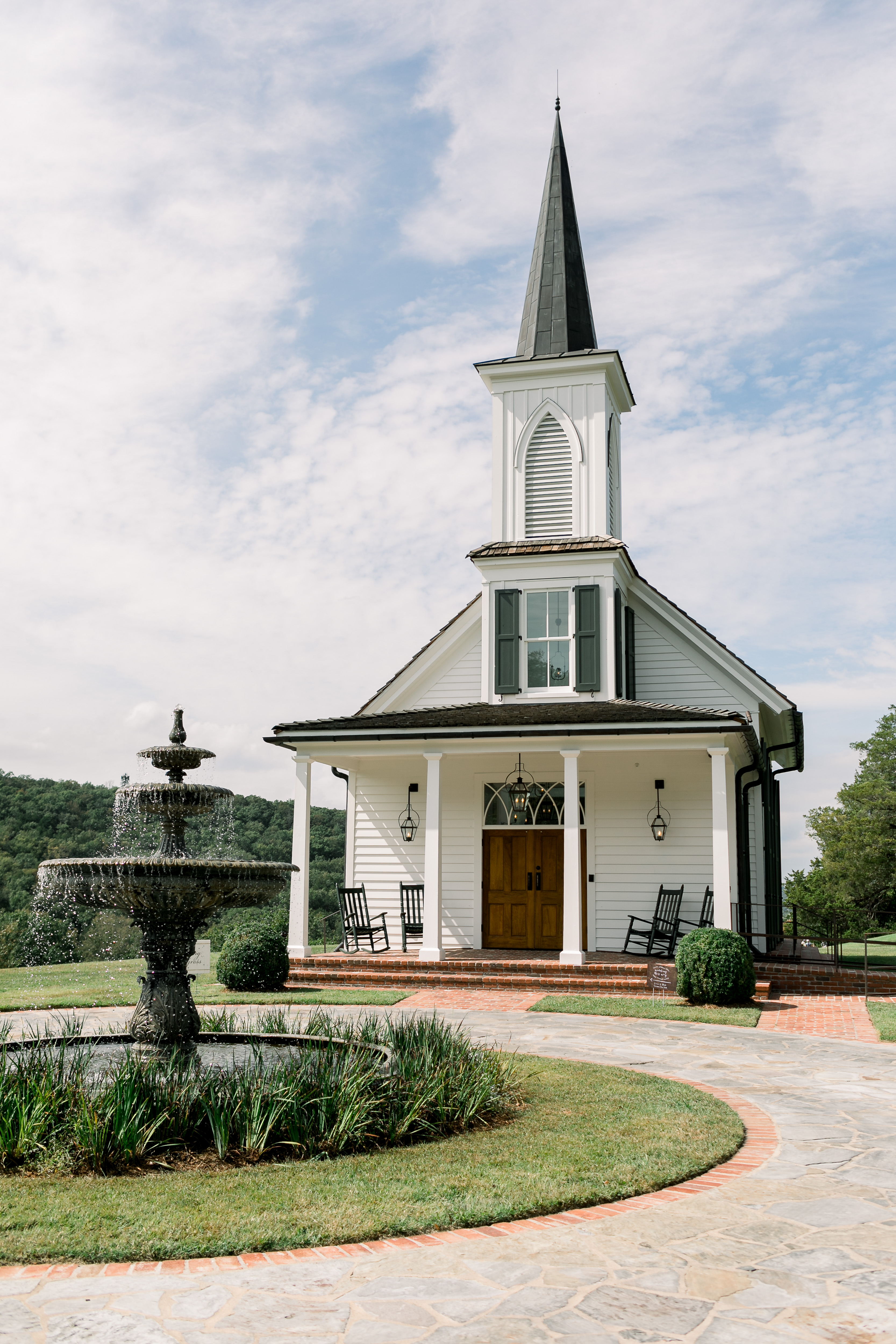 Rustic Fall Wedding in the Ozark Mountains in Branson, Missouri featured by top US lifestyle blog, Walking in Memphis in High Heels.