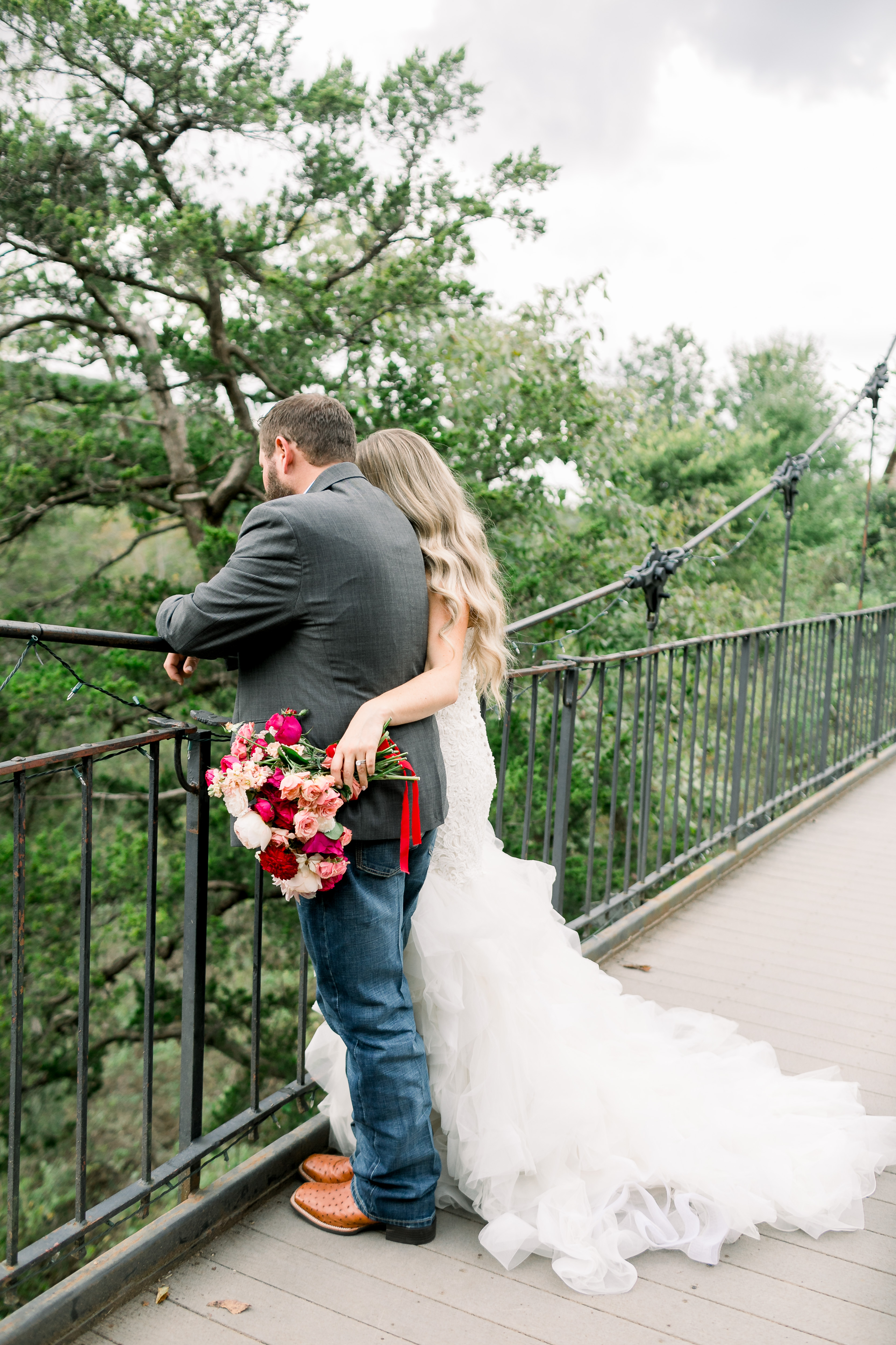 Rustic Fall Wedding in the Ozark Mountains in Branson, Missouri featured by top US lifestyle blog, Walking in Memphis in High Heels.