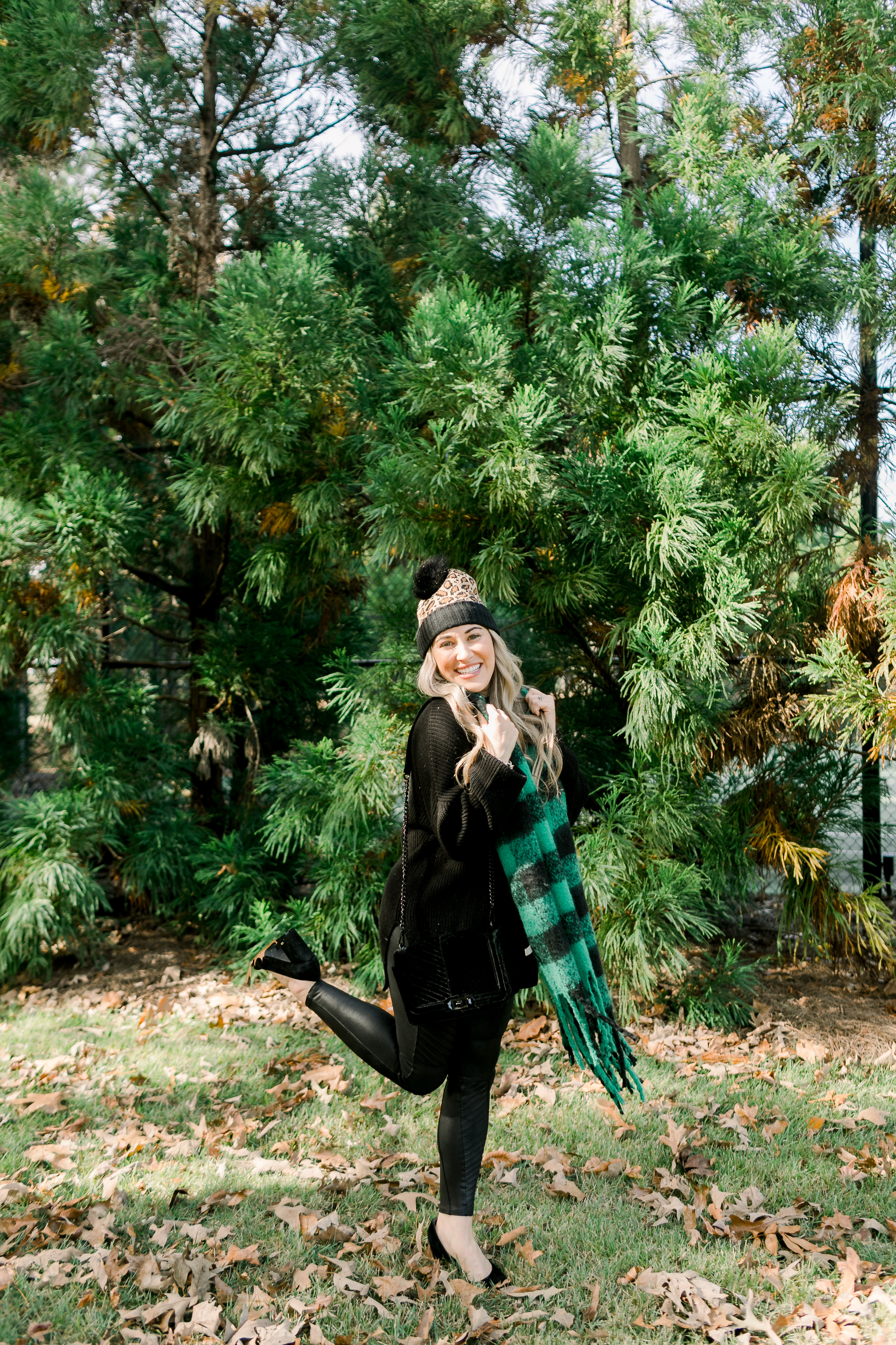 Foolproof Travel Outfit For Fall + Tips : Leggins, Plaid Scarf & Green  Parka - SUPPLECHIC