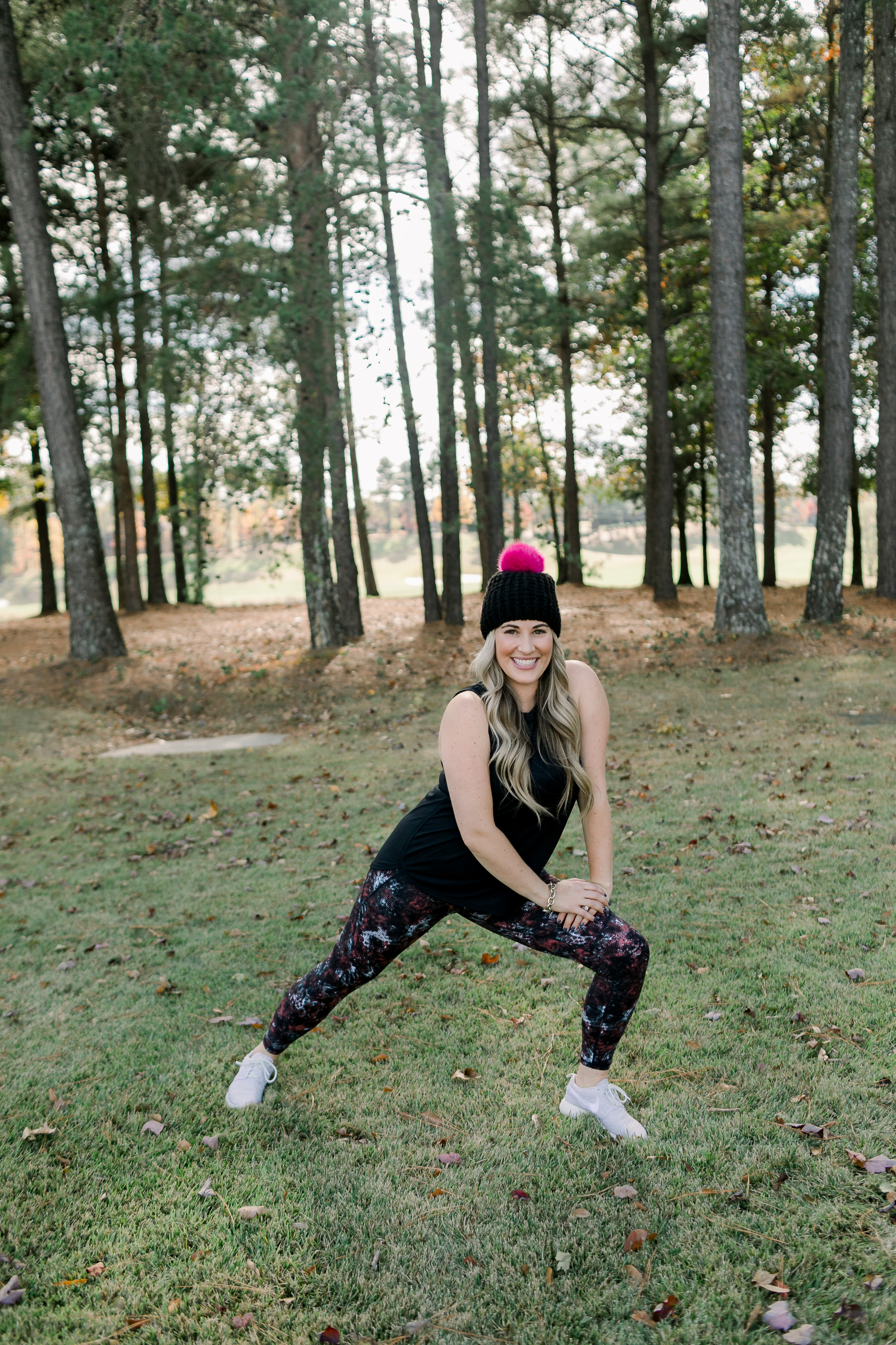 Holiday fitness challenge week 3 featured by top Memphis fitness blog, Walking in Memphis in High Heels: image of a woman wearing Sweaty Better leggings and sports bra, and Women’s NIKE Epic Phantom React Flyknit running shoes.