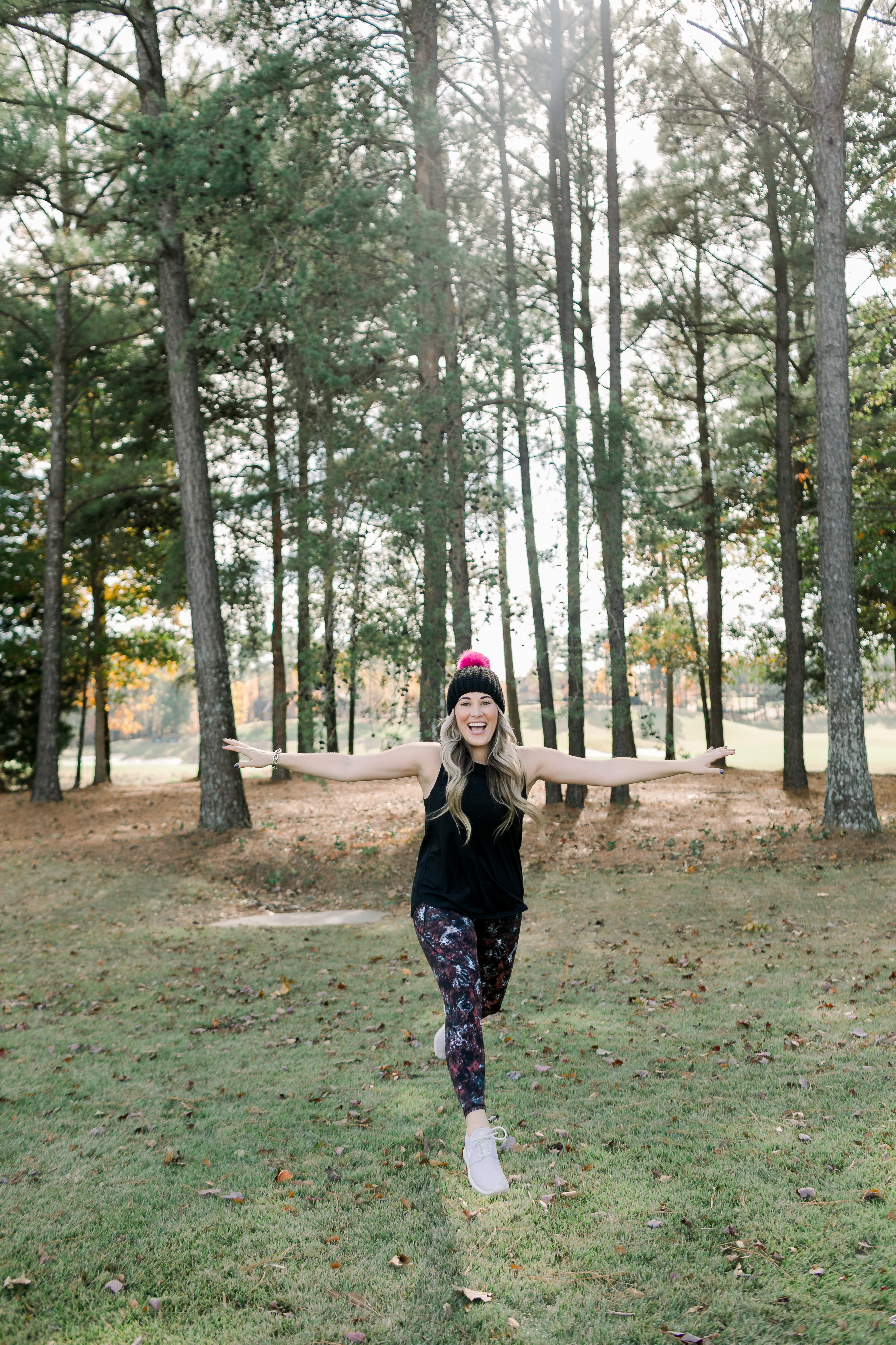 Holiday fitness challenge week 3 featured by top Memphis fitness blog, Walking in Memphis in High Heels: image of a woman wearing Sweaty Better leggings and sports bra, and Women’s NIKE Epic Phantom React Flyknit running shoes.