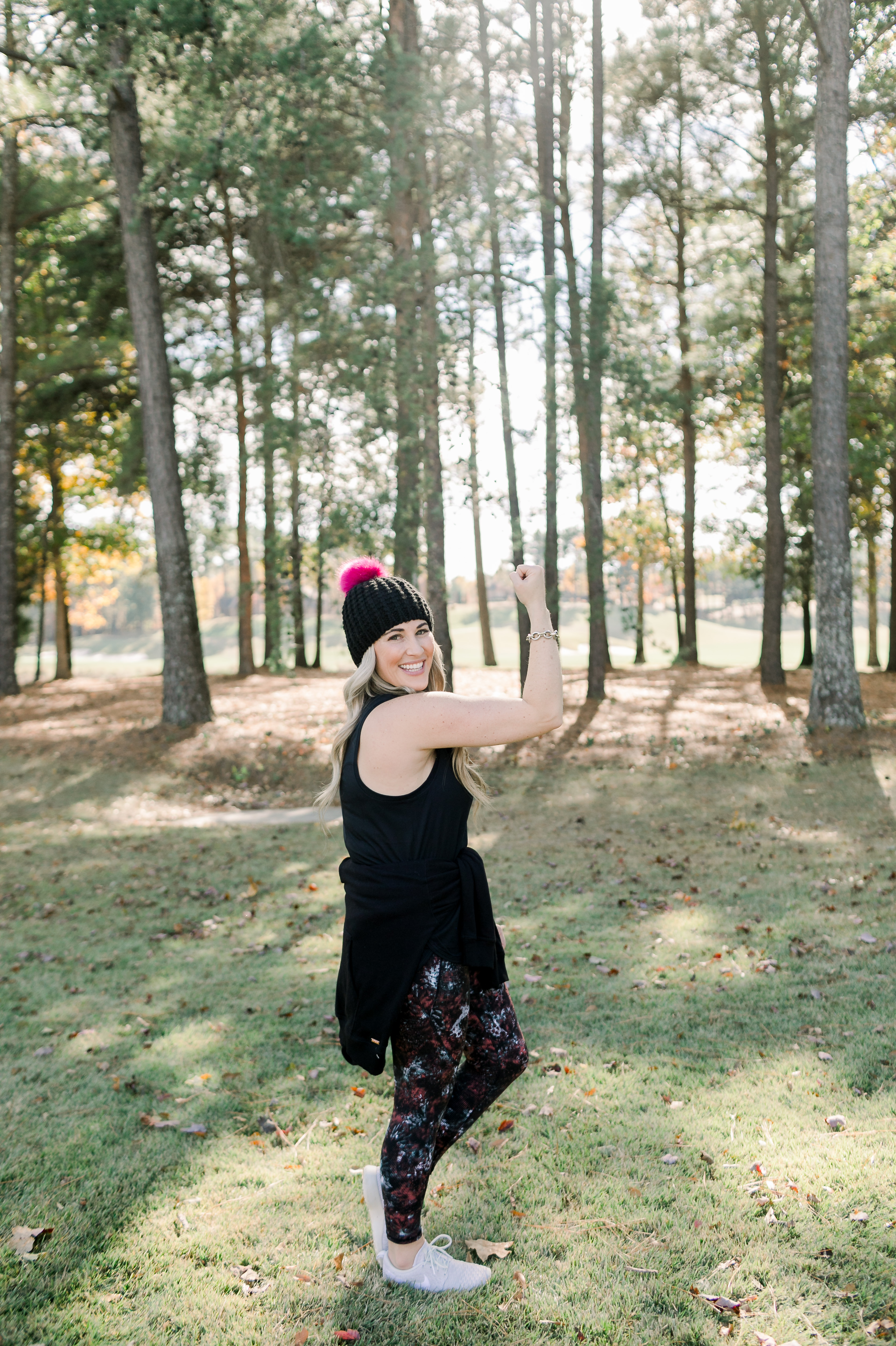 Holiday fitness challenge week 3 featured by top Memphis fitness blog, Walking in Memphis in High Heels: image of a woman wearing Sweaty Better leggings and sports bra, and Women’s NIKE Epic Phantom React Flyknit running shoes.