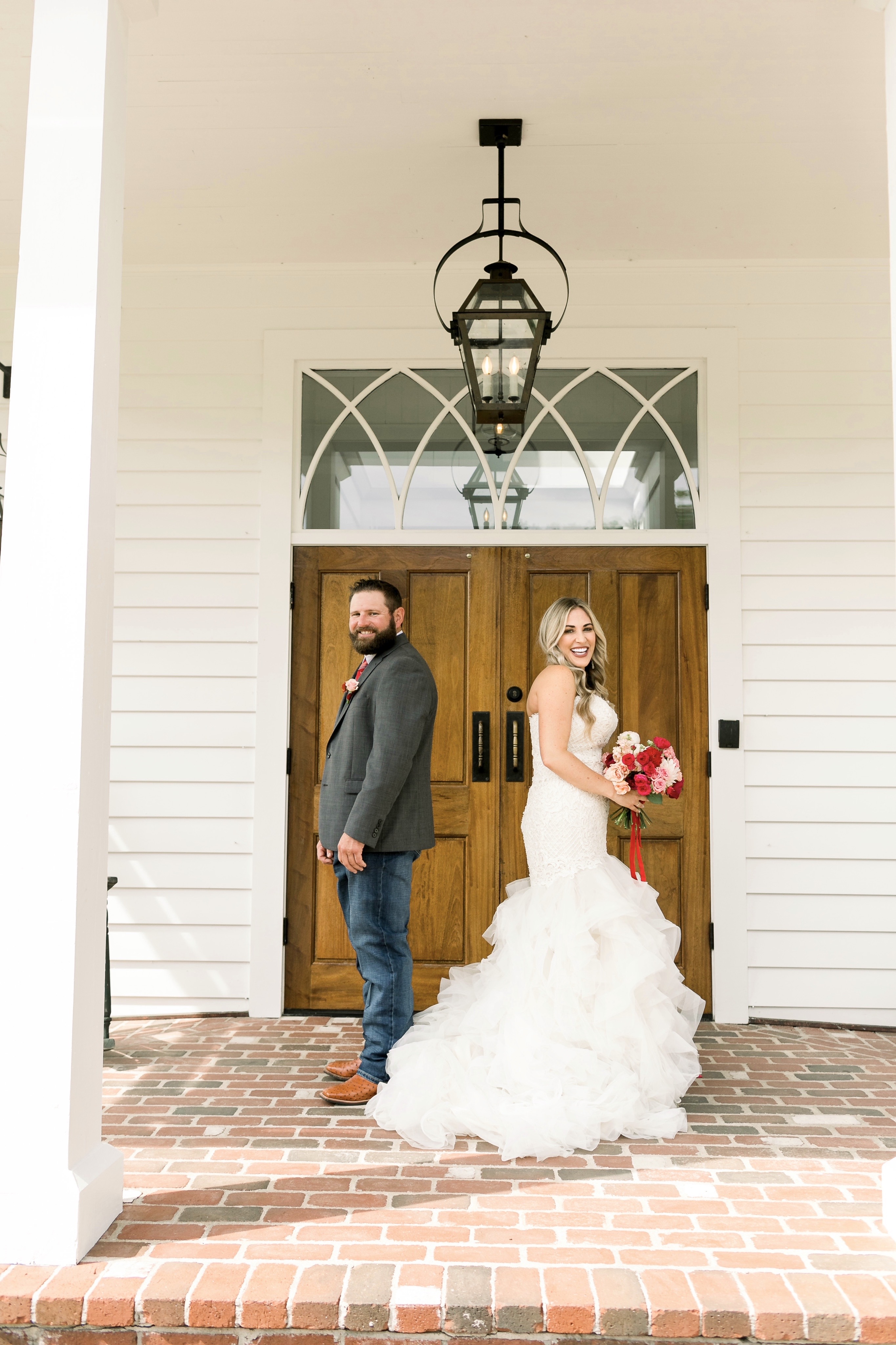 Rustic Fall Wedding in the Ozark Mountains in Branson, Missouri featured by top US lifestyle blog, Walking in Memphis in High Heels.