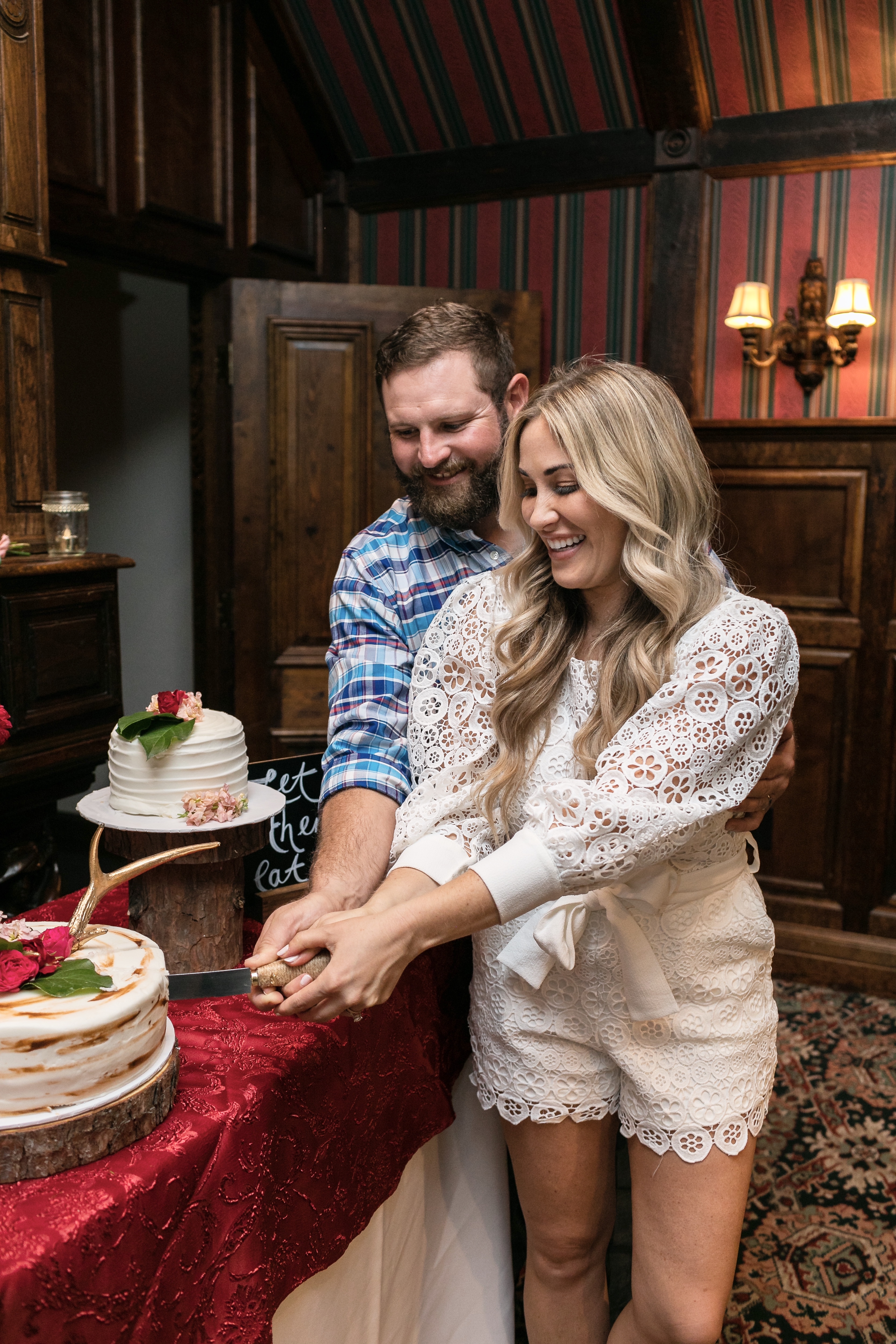 Rustic Wedding Reception in Branson MO featured by top Memphis lifestyle blog, Walking in Memphis in High Heels.