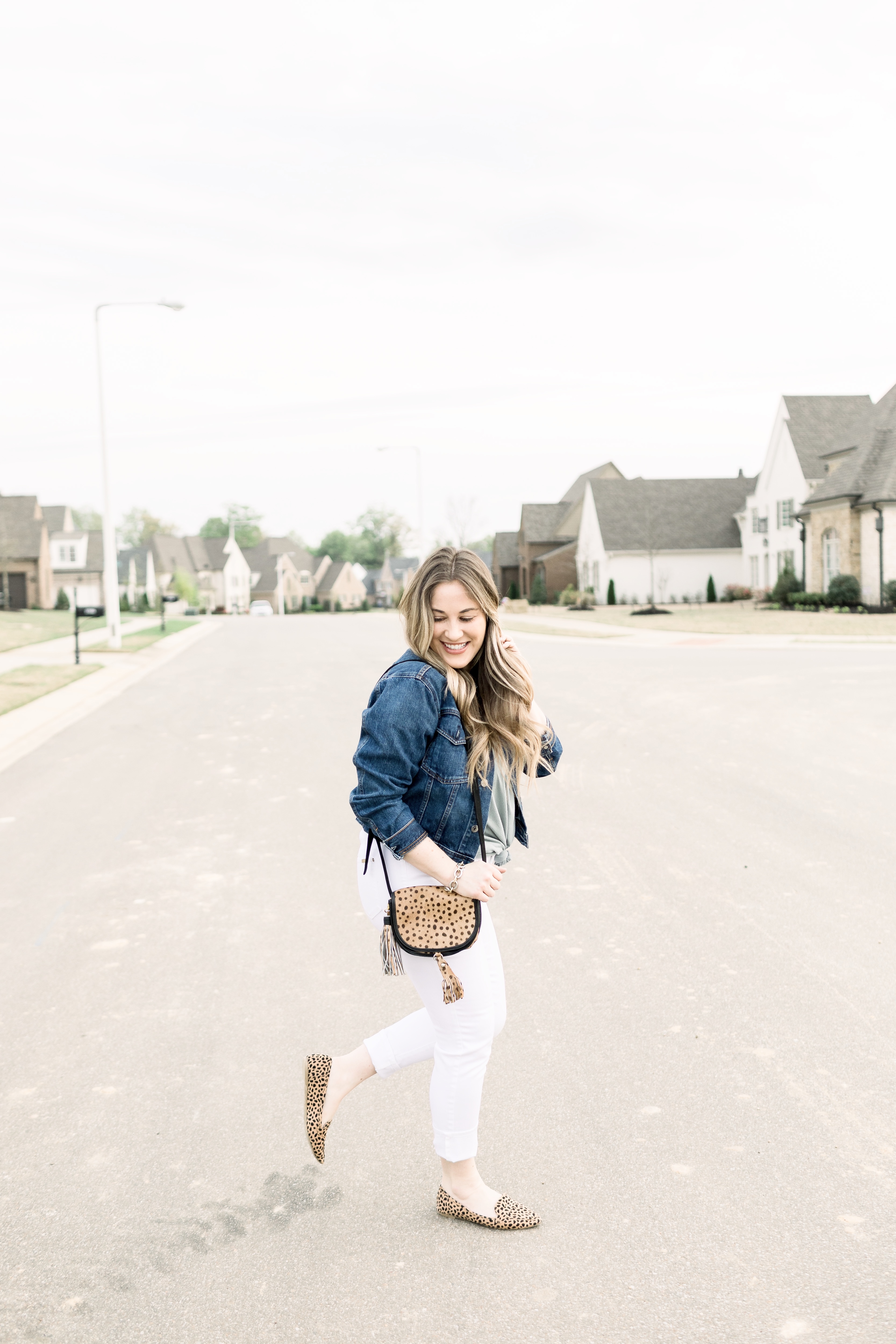 How to Wear Winter White Jeans - Walking in Memphis in High Heels