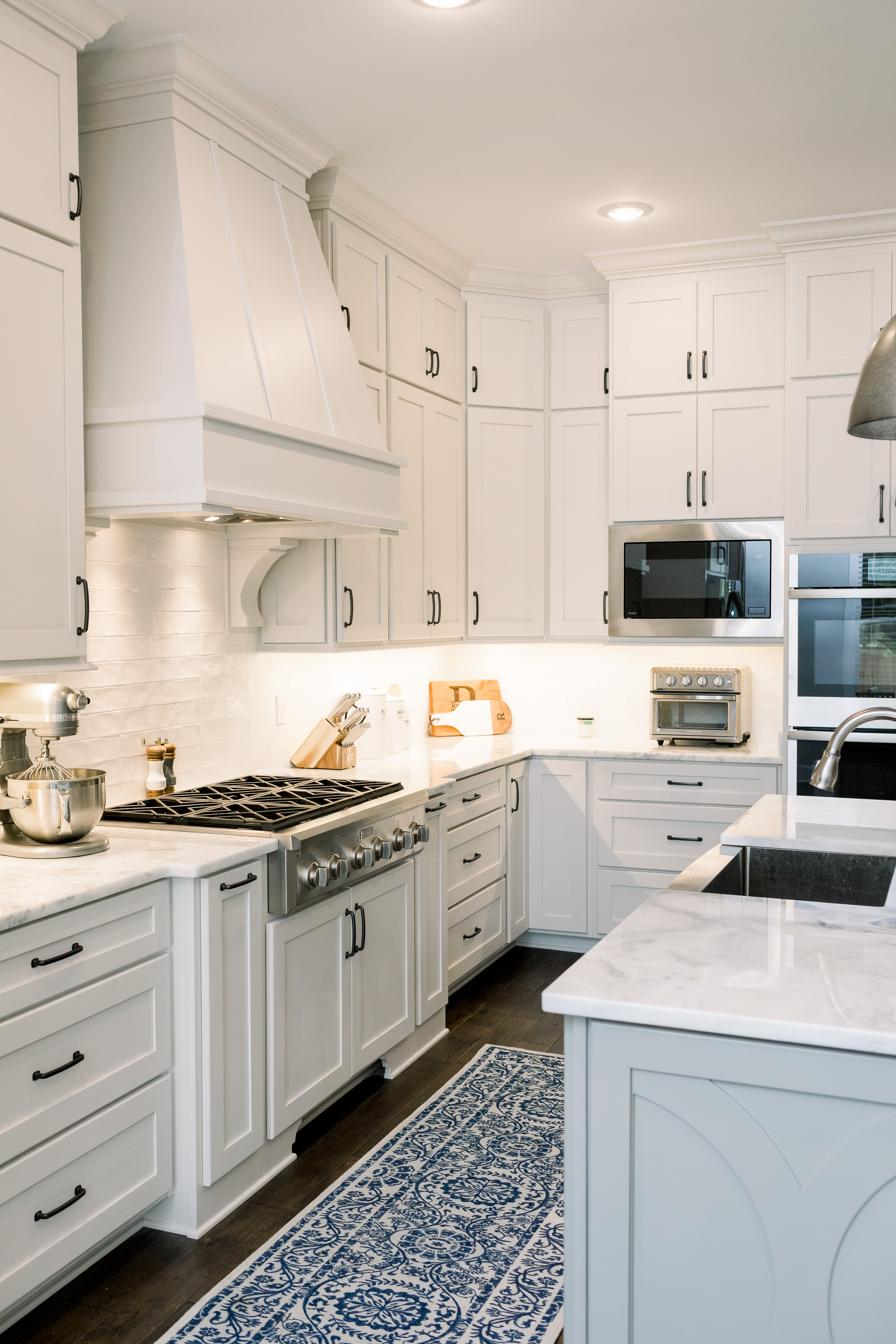 White Farmhouse Kitchen featured by top Memphis lifestyle blog, Walking in Memphis in High Heels.