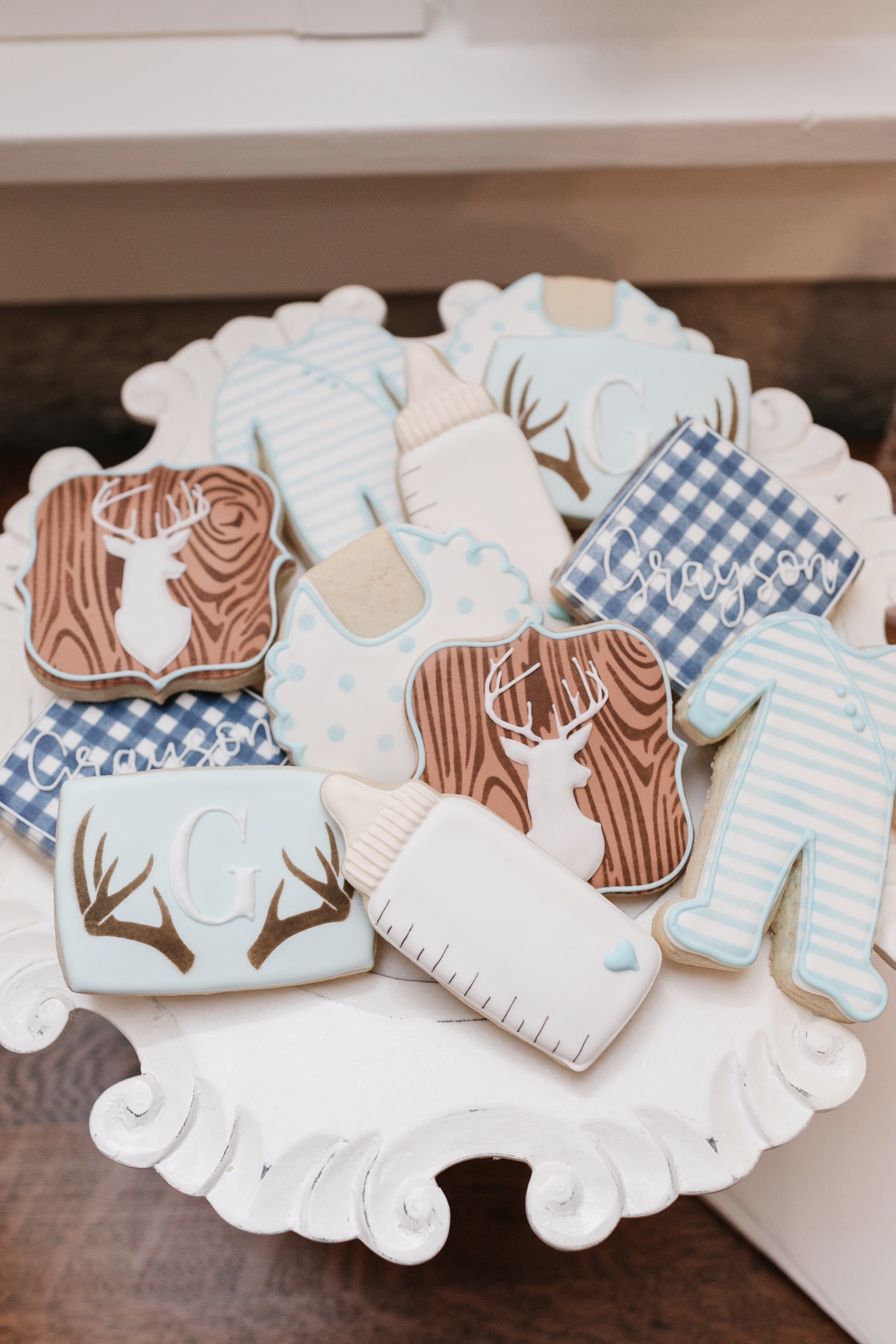 Rustic Baby Shower theme by top Memphis lifestyle mommy blogger, Walking in Memphis in High Heels.