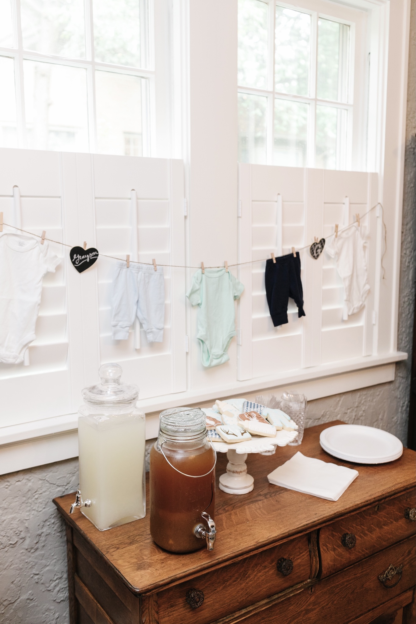 Rustic Baby Shower theme by top Memphis lifestyle mommy blogger, Walking in Memphis in High Heels.