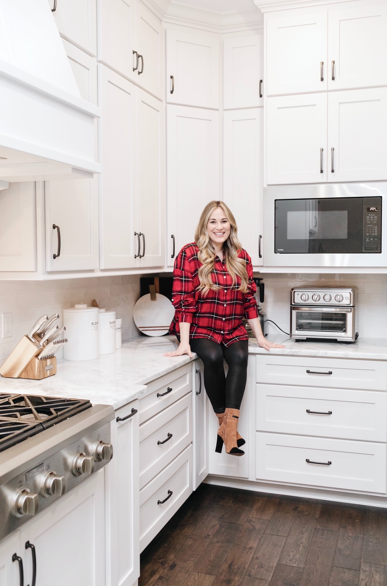 Cozy Maternity Winter Look styled by top Memphis fashion blogger, Walking in Memphis in High Heels: image of a pregnant woman wearing a  Mud Pie tartan flannel shirt, SPANX faux leather leggings and 42 GOLD booties