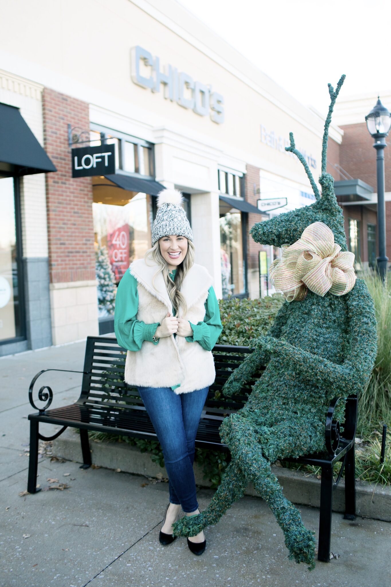 The 4 Best Places to Take Holiday Photos in Memphis featured by top Memphis blogger, Walking in Memphis in High Heels.