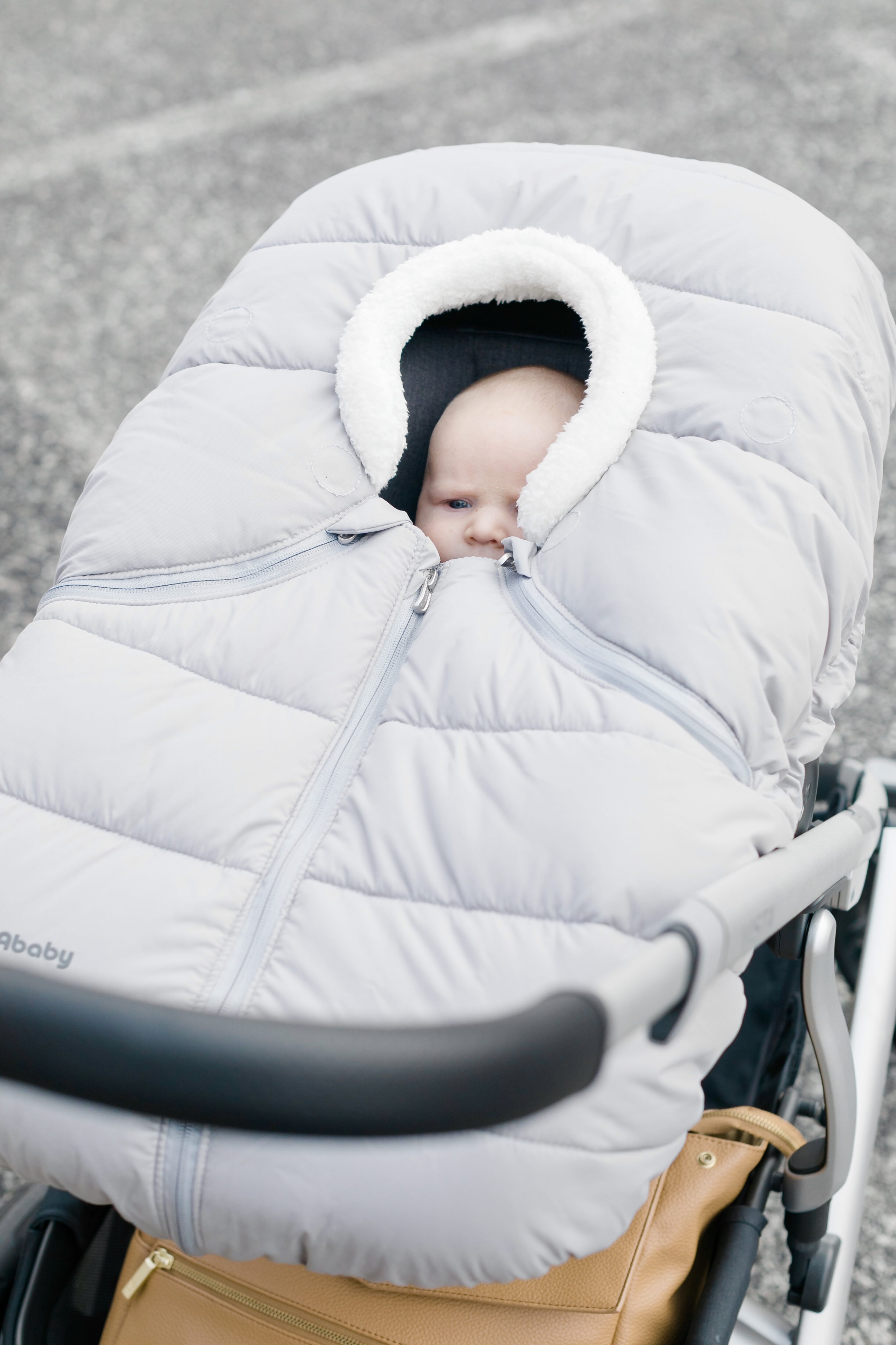 UPPAbaby Vista Stroller review featured by top Memphis mommy blogger, Walking in Memphis in High Heels.