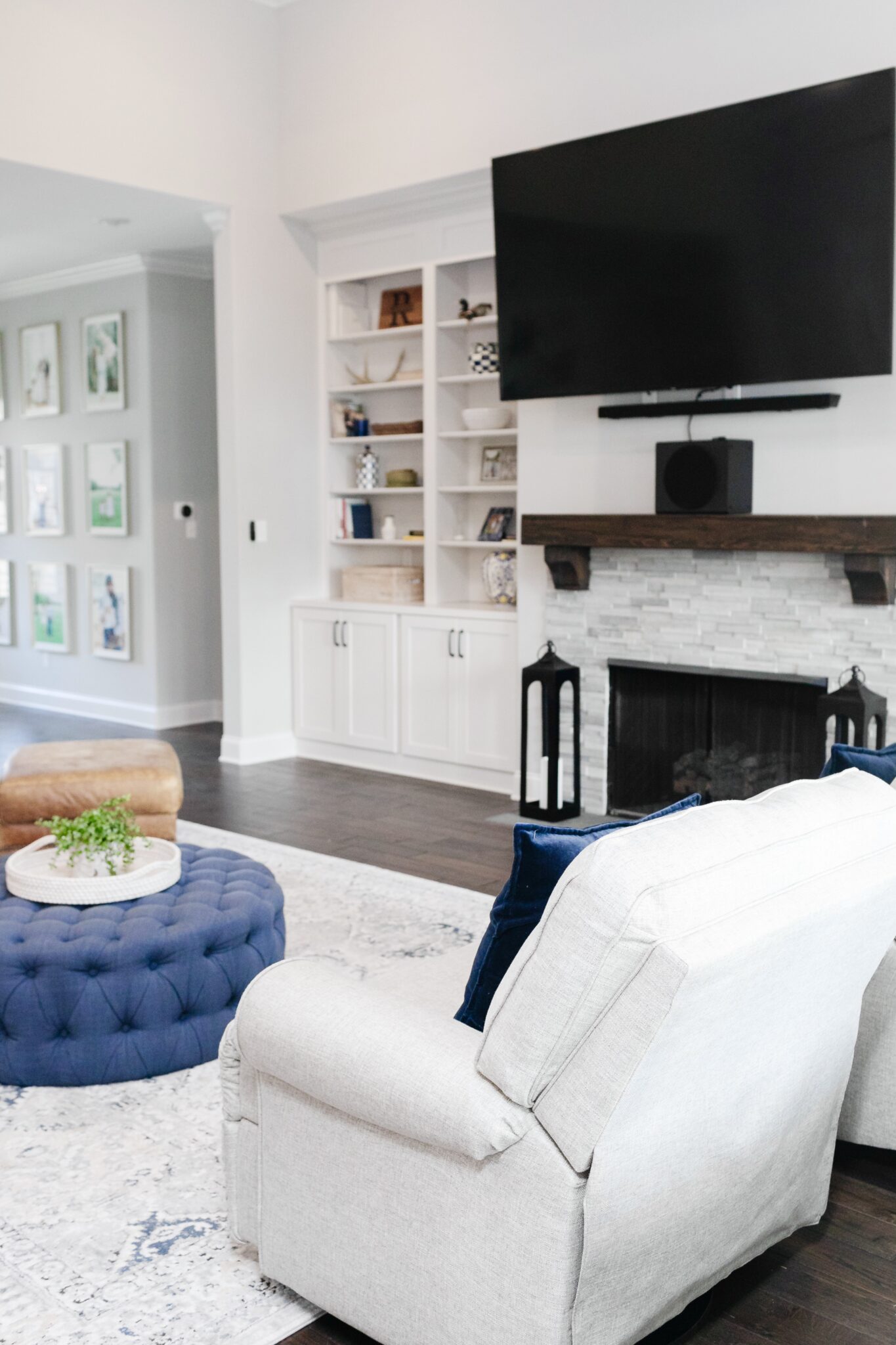 Modern Farmhouse Living Room Furniture & Decor featured by top Memphis lifestyle blogger, Walking in Memphis in High Heels.